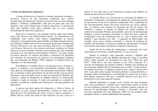28
1. O foco nos Repertórios Linguísticos
A noção de Repertórios Linguísticos permite diferenciar conteúdos e
processos. Trata-se de uma dicotomia complicada, pois, embora
reconhecendo que diferenciar conteúdo e processo possa ser uma estratégia
didática, a distinção é problemática. Mas por ora penso que, para fins
didáticos, vale a pena pontuar que as práticas discursivas se caracterizam
tanto pela dinâmica como pelos conteúdos que, no caso, estamos
denominando de repertórios linguísticos.
Repertórios Linguísticos são entidades teóricas muito mais fluídas,
muito mais flexíveis, que Representações Sociais. As representações são
trabalhadas como teorias, como formas compartilhadas de associar
repertórios. Consequentemente, quem trabalha com Representações Sociais,
por definição, trabalha num nível mais estrutural do que quem trabalha com
Práticas Discursivas (ou com uma Psicologia Discursiva). Ao trabalhar
com Práticas Discursivas não estamos procurando estruturas ou formas
usuais de associar conteúdos. Partimos do pressuposto que esses conteúdos
associam-se de uma forma em determinados contextos, e de outras formas
em outros contextos. Os sentidos são fluídos e contextuais. Os repertórios
são colocados em movimento nos processos de interanimação dialógica
que, nas teorizações de Bakhtin (1994), integram as unidades básicas da
linguagem e as da comunicação.
Para Bakhtin, as Unidades Básicas de Linguagem são a sentença e a
palavra. A sentença é um pensamento relativamente completo: pode ser
curta, pode ser um parágrafo, mas é um pensamento relativamente completo
que se relaciona a outros pensamentos de um único locutor, em um mesmo
enunciado. Aqui já percebe-se que a noção de enunciado de Bakhtin (que
veremos a seguir ao abordarmos as unidades básicas da comunicação)
extrapola a noção de sentença. A noção de enunciado, ao contrário da
sentença e da palavra, é pautada pelo interlocutor e não pela gramática ou
pela sintaxe.
A palavra tem pelo menos três dimensões: a Palavra Neutra da
Linguagem, ou seja, a palavra dicionarizada; a Palavra do Outro que é
cheia dos ecos dos enunciados dos outros (como os outros a utilizam) e a
Minha Palavra, usada num plano de fala específico (ou seja, como eu a
29
utilizo). É esse jogo entre as três dimensões da palavra que Bakhtin vai
chamar de Interanimação Dialógica.
A Unidade Básica da Comunicação na teorização de Bakhtin é o
enunciado. O enunciado vai da pergunta de alguém até a finalização da fala
de outra pessoa. É um elo na cadeia de comunicação. Dai a importância de
não descontextualizar trechos das trocas discursivas em nossas análises,
pois, ao tirarmos uma sentença do enunciado que lhe dá suporte, lhe
roubamos o sentido. A sentença só adquire um sentido completo no
contexto do enunciado. Portanto, para entender o processo de interanimação
dialógica, é preciso incorporar na análise os vários elos dessa cadeia de
comunicação: levar em consideração não só o que a pessoa falou, mas
também o que precedeu essa fala – a pergunta do entrevistador, por
exemplo. Essas trocas também constituem o contexto de produção de
sentidos. Só entendemos o sentido na medida que incorporamos na análise
esse contexto mais amplo de perguntas, respostas e intervenções.
Sendo um elo na cadeia de comunicação, o enunciado tem como
características as fronteiras, o endereçamento e os speech genres.
Quanto às fronteiras, cada enunciado concreto é definido pela
mudança de locutor, aquilo que Bakhtin denomina de change of speaking
subject. Pode, portanto, ser demarcado por uma frase (“Bom dia, tudo
bem?” “Tudo bem”), por uma sentença ou por várias sentenças. É o
conceito de finalização que permite entender a dinâmica das fronteiras de
um enunciado. Bakhtin fala de finalização para se referir “ao lado interno”
da mudança de locutor. A mudança só pode ocorrer, porque o locutor disse
tudo o que queria dizer naquele momento particular, consequentemente, o
principal critério da finalização é a possibilidade de resposta ou de assumir
uma postura responsiva. Ou seja, o conteúdo discursivo tem que ter o
potencial de evocar uma reação de resposta.
Quando elaboramos os mapas, como veremos em outro momento
deste curso, percebemos a violência que o entrevistador comete ao insistir
em suas perguntas, buscando eliciar mais conteúdos, quando a pessoa, no
processo de interanimação dialógica, finalizou o enunciado. Uma das
conversas registradas por Vera Menegon (1998) em sua pesquisa sobre
menopausa ilustra o conceito Bakhtiniano de finalização.
 