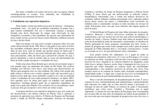 46
Em suma, o trabalho com Linhas Narrativas não visa apenas ordenar
cronologicamente os eventos. Visa, sobretudo, dar visibilidade às
características da construção discursiva.
2. Trabalhando com repertórios linguísticos
Nem sempre o termo que define nossa área de interesse – menopausa,
sexualidade, risco – faz parte do vocabulário espontâneo do grupo com o
qual estamos trabalhando. Por isso é interessante começar a pesquisa
fazendo uma breve observação de campo, uma observação de tipo
etnográfico, escutando a fala espontânea das pessoas que participarão de
nosso estudo: jovens, jovens de classes sociais diferentes, mulheres, pessoas
da roça e daí por diante.
Digo isso porque vou usar como exemplo a pesquisa sobre risco que
venho desenvolvendo desde 1996. Risco é uma palavra que entra no léxico
das sociedades ocidentais apenas no século XVII: uma palavra nova para
falar de uma nova visão de mundo que permite pensar no futuro que é
passível de controle. Risco é um termo utilizado para falar sobre o futuro;
mais precisamente, sobre um futuro que é passível de controle. Ou seja, é
preciso abandonar a visão de mundo onde as coisas são determinadas por
Deus de modo a poder incorporar o vocabulário do risco.
Tenho uma aluna (Edna Roland) que é ativista do movimento negro e
está atuando junto aos quilombos do estado de São Paulo. Ela resolveu
trabalhar com Oficinas sobre Risco, uma técnica que desenvolvemos no
Núcleo para pesquisar risco na vida cotidiana. Ela voltou triste porque não
pôde realizar a oficina com o roteiro original, tendo sido necessário usar a
palavra perigo dado que, nesse quilombo, a palavra risco não era utilizada
(sobre o vocabulário de risco numa perspectiva histórica, ver Spink, 2001).
Esse episódio serve de alerta para quem vai trabalhar com repertórios
linguísticos. Verifique primeiro quais são os repertórios espontâneos do
grupo com o qual estão lidando. Caso contrário cria-se um problema a mais:
as pessoas têm que incorporar o novo termo aos termos usuais.
A pesquisa histórica com repertórios linguísticos que vem sendo por
nós desenvolvida é um esforço coletivo do Núcleo. Esse é, portanto, o
momento de apresentar esse coletivo. O Núcleo de Pesquisa em Psicologia
Social e Saúde da PUCSP integra orientandos, bolsistas de Iniciação
47
Científica e membros do Grupo de Pesquisa Imaginário e Práticas Social
(CNPq). É nesse fórum que são desenvolvidas as reflexões teórico-
metodológicas relacionadas com o estudo das práticas discursivas do
cotidiano, embora tenhamos também preocupação com a aplicação prática
dessas ideias: muitos dos alunos e colaboradores estão envolvidos em
trabalhos junto a comunidades variadas ou estão inseridos em serviços de
saúde. Procuramos fazer com que essas reflexões não fiquem apenas no
nível de teoria.
O Núcleo/Grupo de Pesquisa tem duas linhas principais de pesquisa:
Cotidiano, Memória e Práticas Discursivas (centrada na natureza do
conhecimento e por isso mesmo tem um teor mais teórico-metodológico) e
Sentidos da Saúde e Doença. Embora essas duas linhas de pesquisa deem
conta da diversidade de temas de mestrandos e doutorandos, os membros do
Núcleo participam de outras pesquisas coordenadas por mim. Assim, o
projeto de pesquisa que usarei como exemplo nessa aula é parte do projeto
integrado do CNPq intitulado Risco e Sociedade contemporânea: vivendo
na sociedade de risco, do qual participaram vários orientandos.
Esse projeto incluía três subprojetos: (1) o papel da mídia na
circulação dos repertórios sobre risco; (2) o risco na Psicologia e (3) o risco
na educação em saúde. A pesquisa como um todo visava mapear os sentidos
possíveis de risco, situando-os no contexto histórico do imaginário social
sobre riscos e perigos; buscava, assim, situar a linguagem de risco (essa é a
expressão que venho utilizando) no contexto maior das sensibilidades
contemporâneas e dos modernos processos de governo dos riscos. Essa
temática insere-se no conjunto de estudos sobre sociedade contemporânea,
modernidade tardia, e o papel que a noção de risco teve na formatação de
vários instrumentos de governamentalidade dos processos sociais.
Risco é um dos instrumentos de disciplinarização do corpo. É com o
conceito de risco, instrumentalizado pela epidemiologia e operacionalizado
pela educação em saúde, que se torna possível pensar a prevenção e a
educação na área da saúde. Educar, no contexto da saúde, é basicamente
sensibilizar para evitar riscos. Também a Psicologia tem aí papel
importante: o conceito de risco não deriva da Psicologia, mas é incorporado
por ela para falar de uma série de fenômenos da ordem da pessoalidade. É
por essa razão que esse projeto integrado de pesquisa tem esses três eixos: o
 