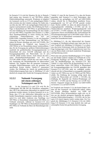 Im Szenario 2.1.b wird die Situation für die in Deutsch-    Tabelle 3-3 zeigt für das Szenario 2.2.a, dass die Kosten
land analog zum Szenario 1.b auf 700 TWh/a erhöhte          gegenüber dem Szenario 2.1.a (kein Nettoimport, aber
Elektrizitätsnachfrage untersucht. Wiederum ist lediglich   Austausch) nur geringfügig von 0,07 auf 0,065 €/kWh
ein Austausch von bis zu 15 % der nachgefragten Elektri-    sinken, obwohl die in Deutschland installierte Erzeu-
zität zwischen den drei Ländern zulässig. Per Saldo müs-    gungskapazität von 163 auf 107 GW gesenkt werden
sen über das Jahr 100 % der nachgefragten Elektrizität im   kann. Hierbei entfällt vor allem die photovoltaische Er-
eigenen Land produziert werden. Die Erhöhung der Nach-      zeugungskapazität vollständig (- 41 GW) und die im
frage in Deutschland auf 700 TWh/a ist gleichbedeutend      Onshore-Bereich installierte Windenergiekapazität wird
mit einer Erhöhung der Gesamtnachfrage der drei Länder      auf 25 GW (- 15 GW) reduziert. Da aber der importierte
auf circa 895 TWh/a. Gegenüber dem Szenario 2.1.a führt     regenerative Strom einschließlich aller Aufwendungen für
diese Nachfrageerhöhung zu einem Anstieg der durch-         Zwischenspeicherungen mit 0,148 €/kWh relativ teuer ist,
schnittlichen    Elektrizitätskosten   von    0,07    auf   verringern die in Deutschland vermiedenen Investitions-
0,098 €/kWh. Gegenüber Szenario 1.b, der rein deutschen     kosten die Gesamtkosten kaum.
Versorgung mit einer Stromnachfrage von 700 TWh/a,
                                                            In Abbildung 3-11, die den Jahresverlauf der Gesamt-
sinken die Kosten allerdings um circa 0,017 €/kWh. Die
                                                            erzeugung im Dreiländerverbund zeigt, kann man bei ei-
Kostensteigerung im Vergleich zum Szenario 2.1.a
                                                            nem Vergleich mit Abbildung 3-8 (Szenario 2.1.a) erken-
(509 TWh/a) ist im Wesentlichen darauf zurückzuführen,
                                                            nen, dass keine Solarenergie mehr zur Deckung der Nach-
dass für die Erzeugung der größeren Elektrizitätsmengen
                                                            frage herangezogen wird. Der vergleichsweise teure Ein-
zusätzlich die geothermischen Erzeugungspotenziale in
                                                            satz der Photovoltaik wird durch zusätzliche Windenergie
Deutschland mit circa 14,4 GW einbezogen und die
                                                            und Speicherung ersetzt.
Erzeugungskapazitäten der Photovoltaik von 41 auf
110 GW erhöht werden müssen. Auch müssen die deut-          Wird unter den gleichen Randbedingungen (15 % Import
schen Druckluftspeicherkapazitäten von 18,1 auf             aus den beiden anderen Ländern im Verbund) die zu be-
23,5 GW erhöht werden, obwohl dies eine noch schlech-       friedigende Nachfrage auf 700 TWh/a erhöht, so erhält
tere Auslastung der Druckluftspeicher im Jahresverlauf      man die Randbedingungen des Szenarios 2.2.b. Wie
bedeutet. Die Angaben über die genutzten Leistungen,        Tabelle 3-3 zeigt, müssen für die Bereitstellung von 85 %
erzeugten Elektrizitätsmengen sowie die gesamten und        dieser elektrischen Arbeit (595 TWh/a) in Deutschland
spezifischen Kosten können Tabelle 3-2 entnommen            die Erzeugungskapazitäten mit 234 GW gegenüber dem
werden. Die Erhöhung des Anteils der geothermischen         Szenario 2.2.a (107 GW) mehr als verdoppelt werden,
Elektrizitätserzeugung kann man in Abbildung 3-10 sehr      obwohl sich die in Deutschland zu erzeugende elektrische
deutlich als orange-roten Sockel der Erzeugung erkennen.    Arbeit von 435 TWh/a nur um 161 TWh/a auf 596 TWh/a
                                                            erhöht. Die Erhöhung der Leistung erfolgt durch den
                                                            Ausbau der Photovoltaik auf 110 GW (+ 110 GW), die
3.2.2.2          Nationale Versorgung                       Erhöhung der Kapazität der Onshore-Windenergie auf
                 mit einem zulässigen                       39,5 GW (+ 15 GW) und die Nutzung von 1,8 GW Geo-
                 Nettoimport von 15 %                       thermie. Insgesamt steigen die Kosten von 0,065 €/kWh
                                                            im Szenario 2.2.a auf 0,072 €/kWh.
12.      In den Szenarien 2.2.a und 2.2.b wird für die
Ländergruppe DE–DK–NO die Restriktion aufgegeben,           Im Vergleich zum Szenario 2.1.b, das keinen Import, son-
dass 100 % der elektrischen Jahresarbeit im eigenen Land    dern nur den Austausch von Elektrizität zulässt, sinken
produziert werden müssen. In diesen Szenarien ist es zu-    die Kosten allerdings deutlich von 0,098 auf
lässig, dass 15 % der elektrischen Jahresarbeit aus den     0,072 €/kWh. Diese Kostenreduktion ergibt sich vor al-
beiden Partnerländern importiert werden dürfen. Im Sze-     lem aus der deutlich geringeren Kapazität der geother-
nario 2.2.a wird dabei wiederum eine Nachfrage von          mischen Elektrizitätserzeugung (– 12,6 GW), die im Sze-
509 TWh/a in Deutschland (entsprechend 650 TWh/a im         nario 2.2.b durch Importe ersetzt werden kann. Ein Ver-
Verbund) untersucht, während im Szenario 2.2.b eine         gleich der Abbildungen 3-12 (Szenario 2.2.b) mit Abbil-
Nachfragen von 700 TWh/a in Deutschland (entsprechend       dung 3-10 (Szenario 2.1.b) zeigt deutlich den stark ge-
895 TWh/a im Verbund) die Basis der Berechnungen dar-       schrumpften Sockel der geothermischen Erzeugung.
stellt.




                                                                                                                  35
 
