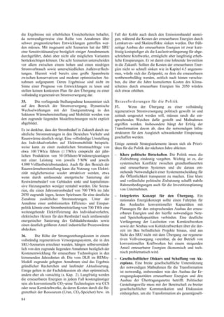 die Ergebnisse mit erheblichen Unsicherheiten behaftet,      Fall der Kohle auch durch den Emissionshandel anstei-
da notwendigerweise eine Reihe von Annahmen über             gen, während die Kosten der erneuerbaren Energien durch
schwer prognostizierbare Entwicklungen getroffen wer-        Lernkurven- und Skaleneffekte sinken werden. Der früh-
den müssen. Mit insgesamt acht Szenarien hat der SRU         zeitige Ausbau der erneuerbaren Energien ist zwar kurz-
eine Sensitivitätsanalyse bezüglich einiger Annahmensets     fristig kostspieliger als die Laufzeitverlängerung für abge-
durchgeführt, dabei aber nicht alle möglichen Varianten      schriebene Kraftwerke, ermöglicht aber langfristig erheb-
berücksichtigen können. Die acht Szenarien unterscheiden     liche Einsparungen. Er ist damit eine lohnende Investition
vor allem zwischen einem hohen und einen niedrigen           in die Zukunft. Sollten die Kosten der erneuerbaren Ener-
Stromverbrauch sowie unterschiedlichen Außenverflech-        gien nicht so schnell sinken wie in Kapitel 4.5 angenom-
tungen. Hiermit wird bereits eine große Spannbreite          men, würde sich der Zeitpunkt, zu dem die erneuerbaren
zwischen konservativen und moderat optimistischen An-        wettbewerbsfähig werden, zeitlich nach hinten verschie-
nahmen aufgespannt. Deren Ergebnisse sind nicht im           ben, die über die Jahre kumulierten Kosten des Klima-
Sinne einer Prognose von Entwicklungen zu lesen und          schutzes durch erneuerbare Energien bis 2050 würden
stellen keinen konkreten Plan für den Übergang zu einer      sich etwas erhöhen.
vollständig regenerativen Stromversorgung dar.
35.     Die vorliegende Stellungnahme konzentriert sich      Herau sford erung en für d ie Po litik
auf den Bereich der Stromversorgung. Dynamische              37.      Wenn der Übergang zu einer vollständig
Wechselwirkungen mit der Energienutzung in den               regenerativen Stromversorgung politisch gewollt ist und
Sektoren Wärmebereitstellung und Mobilität werden von        zeitnah umgesetzt werden soll, müssen rasch die ent-
den zugrunde liegenden Modellrechnungen nicht explizit       sprechenden Weichen dafür gestellt und Maßnahmen
abgebildet.                                                  ergriffen werden. Insbesondere hängt der Erfolg der
Es ist denkbar, dass der Strombedarf in Zukunft durch zu-    Transformation davon ab, dass die notwendigen Infra-
sätzliche Stromnutzungen in den Bereichen Verkehr und        strukturen für den Ausgleich schwankender Einspeisung
Raumwärme deutlich steigt. Eine vollständige Umstellung      geschaffen werden.
des Individualverkehrs auf Elektromobilität beispiels-       Einige zentrale Strategieelemente lassen sich als Priori-
weise kann zu einer zusätzlichen Stromnachfrage von          täten für die Politik der nächsten Jahre ableiten:
etwa 100 TWh/a führen (1 TWh/a entspricht der jähr-
lichen Produktion von 50 Offshore-Windenergieanlagen         – Klare politische Botschaften. Die Politik muss die
mit einer Leistung von jeweils 5 MW und jeweils                Zielrichtung eindeutig vorgeben. Wichtig ist es, die
4.000 Volllastbetriebsstunden). Auch für den Bereich der       systemischen Konflikte zwischen grundlastbasierten
Raumwärmebereitstellung kann die Nutzung von Elektri-          und erneuerbaren Systemen und die daraus ent-
zität möglicherweise wieder attraktiver werden, etwa           stehende Notwendigkeit einer Systementscheidung für
wenn durch umfassende energetische Sanierung der               die Öffentlichkeit transparent zu machen. Eine klare
Restwärmebedarf von Gebäuden sinkt und kapitalinten-           und verlässliche politische Zielsetzung schafft stabile
sive Heizungsarten weniger rentabel werden. Die Szena-         Rahmenbedingungen auch für die Investitionsplanung
rien, die einen Jahresstrombedarf von 700 TWh im Jahr          von Unternehmen.
2050 zugrunde legen, lassen Spielraum für eine deutliche     – Integriertes Konzept für den Übergang. Ein
Zunahme zusätzlicher Stromnutzungen. Unter der                 nationales Energiekonzept sollte einen Fahrplan für
Annahme einer ambitionierten Effizienz- und Einspar-           das Auslaufen konventioneller Kapazitäten mit
politik könnte eine Strombereitstellung von 700 TWh eine       Planungen für den entsprechenden Ausbau der erneu-
weitestgehende Elektrifizierung des Individualverkehrs,        erbaren Energien und der hierfür notwendigen Netz-
elektrisches Heizen für den Restbedarf nach umfassender        und Speicherkapazitäten verbinden. Eine deutliche
energetischer Sanierung des Gebäudebestandes sowie             Verlängerung der Laufzeiten von Kernkraftwerken
einen deutlich größeren Anteil industrieller Prozesswärme      sowie der Neubau von Kohlekraftwerken über die der-
abdecken.                                                      zeit im Bau befindlichen Projekte hinaus, sind aus
36.      Die Höhe der Stromgestehungskosten in einem           Sicht des SRU nicht mit dem Übergang zur regenera-
vollständig regenerativen Versorgungssystem, die in den        tiven Vollversorgung vereinbar, da der Betrieb von
SRU-Szenarien errechnet wurden, hängen selbstverständ-         konventionellen Kraftwerken bei einem steigenden
lich von den zugrunde liegenden Annahmen bezüglich der         Anteil erneuerbarer Energien ökonomisch und tech-
Kostenentwicklung für erneuerbare Technologien in den          nisch problematisch wird.
kommenden Jahrzehnten ab. Die vom DLR im REMix-              – Gesellschaftlicher Diskurs und Schaffung von Ak-
Modell zugrunde gelegten Annahmen sind das Ergebnis            zeptanz. Eine breite gesellschaftliche Unterstützung
gründlicher Recherchen und laufender Aktualisierung.           der notwendigen Maßnahmen für die Transformation
Einige gelten in der Fachdiskussion als eher optimistisch,     ist notwendig, insbesondere was den Ausbau der Er-
andere eher als vorsichtig (s. Kap. 2). Langfristig werden     zeugungskapazitäten erneuerbarer Energien und den
die erneuerbaren Energien in jedem Fall kostengünstiger        Ausbau der Übertragungsnetze betrifft. Politischer
sein als konventionelle CO2-arme Technologien wie CCS          Gestaltungswille muss mit der Bereitschaft zu breiter
oder neue Kernkraftwerke, da deren Kosten durch die Be-        gesellschaftlicher Kommunikation und Diskussion
grenztheit der Ressourcen (Uran, CO2-Speicher) bzw. im         einhergehen, um die Transformation als gesamtgesell-
84
 