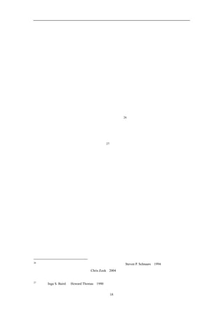 了差异化和低成本。在经历了增删补改的大手术后，太阳马戏团还依然是一个马
戏团吗？或者它是一个剧院？如果是一个剧院，那么它属于哪一类呢？百老汇舞
台剧、歌剧还是芭蕾舞？显然没有准确答案。太阳马戏团横跨以上行业的结构再
造使它同时具备了以上表演形式的部分内容，但又不具备其中任何表演形式的全
部内容。太阳马戏团虽然没有取得一个公认的行业名称，但却开辟了一片非竞争
性的市场空间，创造了一片蓝海。


       蓝海战略的制定与执行


       尽管经济环境显示了实施蓝海战略的紧迫性，但大家普遍相信，企业在现
有的产业空间之外进行冒险，其成功几率较低26。那么如何在蓝海获得成功呢？
企业在规划与执行蓝海战略的进程中，如何系统性地将机遇最大化，风险最小
化？如果缺乏对机遇和风险的理解，那么开创蓝海的成功可能将更小。
       当然，无风险的战略是不存在的27。战略总是同时意味着机会和风险，无论
在红海还是蓝海都是如此。但是目前，关于如何在红海取得成功的分析框架和工
具远远多于对蓝海的研究。只要这种不平衡的局面延续下去，红海仍将继续支配
企业战略的制订，既便开创蓝海的要求非常迫切。也许这可以解释为何在已经出
现号召企业走出当前产业空间的呼声时，企业仍然没有真正认真对待这些建议。
       本书希望通过展示我们的论文研究方法，纠正当前的不平衡局面。在此，
我们提出了在蓝海取得成功的若干原则和分析框架。
       在第二章里，我们引进了创造并战略蓝海的关键性分析工具与框架。尽管
其他章节在需要的情况下也引进了一些补充性工具，但这些基本分析方法是贯穿
全书的。由于这些工具和分析框架同时考虑了战略的机遇和风险，因此企业通过
有选择地运用这些工具和框架，可以在当前的行业和市场条件下，前瞻性地实施
转型。后续章节介绍了成功制定和执行蓝海战略的基本原则，并运用以上分析框
架，论证这些原则如何运用于实践。

26
     在不同的文献中，在新领域冒险均被视高风险企业。例如，Steven P. Schnaars（1994）发现，市场开拓
者相对于其模仿者总是处于不利地位。Chris Zook（2004）则认为，企业偏离其核心业务是高风险的，且成
功概率很低。
27
     例如，Inga S. Baird 和 Howard Thomas（1990）认为，任何战略决策都是有风险的。


                                    18
 