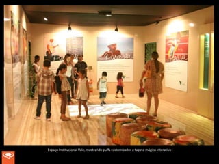 Espaço Institucional Vale, mostrando puffs customizados e tapete mágico interativo
 