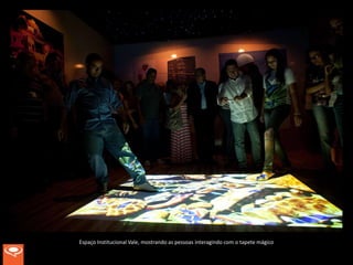 Espaço Institucional Vale, mostrando as pessoas interagindo com o tapete mágico
 