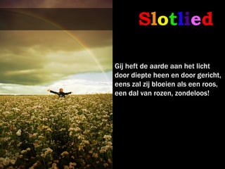 Slotlied

Gij heft de aarde aan het licht
door diepte heen en door gericht,
eens zal zij bloeien als een roos,
een dal van rozen, zondeloos!

 
