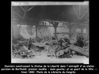 Ouvriers construisant la Statue de la Liberté dans l`entrepôt d`un atelier
parisien de Bartholdi; premier modèle : main gauche; et un quart de la tête --
                hiver 1882. Photo de la Librairie du Congrès.
 
