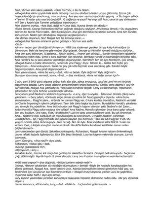 Fran, Stu'nun elini sıkıca yakaladı. «Öldü mü? Stu, o da mı öldü?»
«Abagail Ana sekize çeyrek kala kente dönmüş. Leo onu elinden tutarak Lucy'ye götürmüş. Çocuk çok
heyecanlandığı için yine konuş, mayı unutmuş. Ana eve varır varmaz kendinden geçmiş...» Stu başım salladı.
«Tanrım! O kadar yolu nasıl yürüyebildi?.. O dağlarda ne yaptı? Ne yiyip içti? Fran, sana bir şey söyleyeyim
mi? Ben o kadını bize Tanrının yolladığına inanıyorum.»
Fran gözlerini yumdu. «Ana öldü, değil mi? Gece öldü. Buraya ölmek için döndü.»
«Daha ölmedi. George Richardson ölümün eşiğinde olduğunu söylüyor. Ama henüz ölmedi.» Stu duygularını
belirten bir tavırla Fran'e baktı. «Ben korkuyorum. Ana geri dönmekle hayatımızı kurtardı. Ama ben bundan
korkuyorum. Neden geri döndüğünü düşünüp kaygılanıyorum.»
«Ne demek istiyorsun, Stu? Abagail Ana hiç kimseye zarar...»
«Abagail Ana Tanrının emirlerini yerine getiriyor.» Stu'nun sesi sertti.
«Stu!»
«Ananın neden geri döndüğünü bilmiyorum. Hâlâ bize söylemesi gereken bir şey kalıp kalmadığını da
bilmiyorum. Belki de kendine gele-meden ölüp gidecek. George bu ihtimalin kuvvetli olduğunu söylüyor...
Ama ben şunu biliyorum. O patlama... Nick'in ölümü... Ananın geri dönüşü... Bunlar kenttekilerin gözlerinin
açılmasına neden oldu. Şimdi o kara adamdan söz ediyorlar. Bombayı Harold'un hazırladığını biliyorlar tabii.
Ama Harold'a bu işi kara adamın yaptırttığını düşünüyorlar. Kahretsin! Ben de aynı fikirdeyim. Çok kimse,
'Abagail Ananın o halde dönmesinin, nedeni de yine Flagg,' diyor. Bilmem ki... Galiba ben hiçbir şey
bilmiyorum... Ama korkuyorum. Sanki her şey çok kötü biçimde sona erecekmiş gibi. Eskiden böyle
düşünmüyordum. Ama şimdi düşünüyorum.»
Fran yalvarırcasına, «Ama biz varız,» dedi. «Biz ve bebek. Öyle değil mi? Öyle değil mi?»
Stu uzun süre cevap vermedi, sonra, «Evet...» diye mırıldandı. «Ama ne kadar zaman için?»

0 gün, yani 3 Eylül günü akşama doğru, halk ağır ağır, adeta amaçsızca, Lucy'yle Larry'nin evi önünde
toplanmaya başladı. Larry yatak odasının penceresinden onlara bakıyordu. Geride, genç adamla l_ucy'nin
karyolasında, Abagail Ana yatmaktaydı. Yaşlı kadın kendinde değildi- Larry yaralanmamıştı. Patlamanın
şiddetinden bir çiçek tarhına yuvarlanmıştı yalnızca.
Genç adam şimdi Nadine'in sözlerini düşünüyordu. «Larry, eğer buseydin... Đstiyorsan dizüstü çöküp sana
yalvarırım...» Genç adam, «Cinayete engel olmak için elime bir fırsat geçmişti,» diyordu. «Ama bunu
anlayamadım... Flagg'in planı... Ardında her zaman Flagg var. O kara kuklacı. Harold'un, Nadine'in ve belki
de Charlie Impening'in iplerini çekiştiriyor. Tanrı bilir daha başka kaç kişinin. Buradakiler Harold'u yakalarsa
onu sevinçle linç edebilirler. Ama bütün bunlar asıl Flagg'in başının altından çıktı. Nadine'in de! Zaten...
kadını Harold'a Flagg yolla-madıysa kim yolladı? Ama Nadine, Harold'a gitmeden önce bana gelip yalvardı.
Ben onu kovdum. Ona nasıl, 'Evet,' diyebilirdim? Lucy'ye karşı sorumluluklarım vardı. Bu çok önemliydi.
Ama... Nadine'le ilişki kurduğum an mahvolacağımı da seziyordum. O yüzden Nadine'i yanımdan
uzaklaştırdım... Ah, Flagg herhalde dün geceki olaydan çok memnun! Tabii asıl adı Flagg'se! Evet, Stu
yaşıyor, komite adına da konuşuyor. Glen de sağ. Ben de öyle. Ama komitenin kalbi Nick'di. Susan ise
vicdanı. Evet, o köpek sonuçtan memnun olmalı. Harold'la Nadine kendisine katıldıkları zaman onları
ödüllendirmen!»
Larry pencereden geri döndü. Şakakları zonkluyordu. Richardson, Abagail Ananın nabzını dinlemekteydi.
Laurie raftaki ilaçlarla ilgileniyordu. Dick Ellis biraz ilerdeydi. Lucy ise kapının yakınında oturuyor, Larry'e
bakıyordu.
Larry, George'a, «Ana nasıl?» diye sordu.
Richardson, «Eskisi gibi,» dedi.
«Geceyi çıkarabilecek mi?»
«Bilmiyorum, Larry.»
Yataktaki kadın, üzerine kül rengi deri gerilmiş bir iskeletten farksızdı. Cinsiyeti belli olmuyordu. Saçlarının
çoğu dökülmüştü. Hışırtılı hışırtı-11 soluk alıyordu. Larry onu Yucatan mumyalarının resimlerine benzetti.

«Hâlâ nasıl yaşıyor?» diye düşündü. «Bütün bunların sebebi nedir?»
George, «Benzer vakalardan söz edildiğini duymuştum,» demişti «Böyle bir hastayla karşılaşacağım hiç
aklıma gelmezdi. Abagail Ana. kendi kendini yiyor. Aslında besinsizlikten ölmesi gerekirken hâlâ yaşı. yor.
Beslenmek için vücudunun bazı kısımlarını eritiyor.» Abagail Anayı karyolaya yatıran Lucy de şaşkınlıkla,
«Uçurtma kadar hafif,» diye açık-lamıştı.
Lucy kapının yakınındaki yerinden konuşmaya başlayarak hepsinin irkilmesine neden oldu. «Bir şey söylemek
istiyor.»
Laurie kararsızca, «O komada, Lucy,» dedi. «Belki de... hiç kendine gelemeyecek...»
 