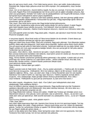 Barry bir saat sonra Lloyd'u aradı. «Tom Cullen kaçmış sanırım. Ama o geri zekâlı. Araba kullanamıyor.
Motosiklet bile. Doğuya doğru gidiyorsa ancak Kuru Göl'e erişmiştir. Onu yakalayabiliriz, Lloyd. Bundan
eminim.»
Lloyd, «izin ver de düşüneyim,» diyerek telefonu kapattı. Bu olay onu sarsmıştı. O kırmızı liste meselesi de!
Genç katil, Flagg'le Phoe-nix'te karşılaştığından beri ilk kez yerinin pek de sağlam olmadığını anlıyordu. Bazı
sırları ona açmamışlardı. Herhalde Tom Cullen'i yine de yakalayabilirlerdi. Carl Hough'la Bill Jamieson, Indian
Springs'teki büyük helikopterlerle adamın peşine düşebilirlerdi.
Lloyd, «Tanrım!» diye bağırdı. «Andros'un adını bana açıklamış olsalardı, Julie beni görmeye geldiği zaman
Tom Cullen'i kolaylıkla yakalayabilirdik.» Korkusundan buz gibi oldu. «Flagg başarısızlığa uğradı. Bana da
güvenemedi, işte bu çok kötü!»
«Gel, Lloyd.» Mavi kareli bornoz giymiş olan Flagg tembel tembel gülümsüyordu.
Lloyd içeri girdi. Havalandırma aygıtı sonuna kadar açılmış olduğu için oda buz gibiydi. O sabah Flagg'la
gelen kadın köşedeki beyaz koltukta oturuyordu. Yüzü ifadesizdi. Lloyd ona bakarken ürperdi.
Flagg genç adamın arkasından, «Nadine Cross'la tanışmanı istiyorum,» diyerek onun irkilmesine neden oldu.
«Karım.»
Genç katil şaşkınlık içinde ona baktı. Flagg alayla güldü. «Hayatım, işte sağ kolum Lloyd Henreid. Onunla
Phoenix'te karşılaştık. Lloyd

ni savunmayı başardı. «Buna fırsat verdin mi? Bana kırmızı listeden de söz etmedin. O lanet olasıca şey
neyse? Bunu bilseydim kahrolası ger-zeği dün gece yakalardım!»
Flagg genç adamı karşı duvara fırlattı, Floyd yere yuvarlandı. Flagg sanki çıldırmıştı. Yüzü öfkesinden kapkara
kesilmiş, odada sağa sola dolaşıyordu. Siyah saçları alnına düşmüştü. Saçlarını geriye iterek Lloyd'a döndü.
Ona çok açıyormuş gibi sahte bir ifade belirdi yüzünde. Yardımcısını kaldırmak için ona doğru ilerledi. Lloyd,
Flagg'in yerdeki sivri, kırık yeşim parçalarına bastığını farketti. Ama canı yanmış gibi bir hali yoktu adamın.
Yaralarından kan da akmıyordu.
Kara adam, «Özür dilerim,» dedi. «Seninle bir içki içelim.» Lloyd'u elinden tutup kaldırdı.
Bara yürüyüp koskocaman bardaklara viski doldurdu. Lloyd içkinin yarısını bir solukta içti. Otururken eli biraz
titriyordu ama kendini daha rahat hissediyordu.
Flagg, «Kırmızı listeden yararlanman gerekeceği aklıma gelmemişti,» diye açıkladı. «Listede sekiz ad vardı.
Şimdi beşe indi. Komite üyelerinin ve o yaşlı kadının isimleri... Andros onlardan biriydi. Ama öldü. Evet,
Andros öldü. Bundan eminim.» Gözlerini kısarak yardımcısını öfkeyle süzdü.
Lloyd patronuna olanları açıkladı.
Flagg mırıldandı. «Demek adam geri zekâlı?»
«Evet.»
Flagg'in yüzünde mutlu bir ifade belirdi. «Evet... Onu bu yüzden göremedim...» Telefona gitti. Bir iki dakika
sonra Barry'yle konuşuyordu. «Helikopterler. Birini Cari kullansın, diğerini de Bili Jamieson. Sürekli radyo
bağlantısı sağlansın. Altmış... hayır, yüz adam çıkar. Doğu ve Güney Nevada'dan çıkan her yolu kapattır.
Adamlarına Tom Cullen'in tarifini ver. Saat başı rapor istiyorum.» Telefonu kapatarak sevinçle ellerini
ovuşturdu. «Onu yakalayacağız. Keşke gerzeğin kafasını Andros'a gönderebilseydik. Ama o öldü.»
Lloyd mırıldandı. «Helikopterler bu gece pek işe yaramayacak. Üç saat sonra hava kararır.»

Kara adam neşeyle, «Kaygılanma, Lloyd,» dedi. «Tom Cullen'i yarın helikopterlerle rahat rahat
yakalayacağız. Fazla uzaklaşmış olamaz.»
Lloyd not defterini çıkarmış, kaygıyla öne arkaya büküyordu. Flagg keyiflenmişti ama Çöp Tenekesinin
yaptıklarını öğrendiği zaman yine öfkelenecekti. Genç adam istemeye istemeye, «Bir sorun daha var,»
diyerek Indian Springs'deki yangından söz etti.
Ama Flagg öfkelenmedi nedense. Yalnızca elini salladı. «Pekâlâ! Çöp Tenekesi geri döndüğü zaman onun
öldürülmesini istiyorum. Ama çabucak. Canını yakmadan. Çöp acı çekmemeli... Neyse... Şu ara beni o geri
zekâlı adam daha çok ilgilendiriyor. Belki karanlık basmadan onu yakalayabiliriz. Sonra... ay da var!» Neşeyle
güldü.
Lloyd kurumuş dudaklarını yaladı. «Artık gidebilir miyim?»
«Tabii, Lloyd, tabii.»
Genç adam adeta koşarcasına dışarı çıktı. Asansöre biner binmez de sinir krizi geçirmeye başladı. Tam beş
dakika hem ağladı, hem güldü. «Flagg yenilmiyor. Yalnızca küçük birkaç sorun var. Onların da üstesinden
gelecek. Tavırları her zamankinden tuhafsa ne yapalım? Bir Ekimde diğerleri yeryüzünden silinmiş olacaklar.
Her şey Flagg'in dediği gibi şahane olacak...»
Lloyd'u on beş dakika sonra Stan Bailey, Indian Springs'den aradı. Adam sinir krizi geçiriyordu. Hem Çöp
Tenekesine fena halde kızmıştı, hem de kara adamdan ödü patlıyordu.
 