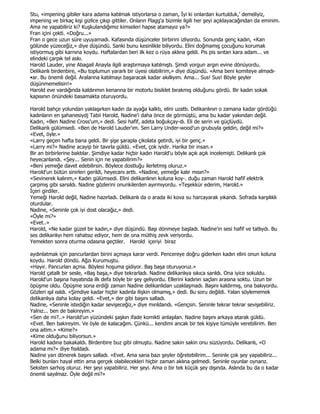 Stu, «impening gibiler kara adama katılmak istiyorlarsa o zaman, Đyi ki onlardan kurtulduk,' demeliyiz,
impening ve birkaç kişi gizlice çıkıp gittiler. Onların Flagg'a bizimle ilgili her şeyi açıklayacağından da eminim.
Ama ne yapabiliriz ki? Kuşkulandığımız kimseleri hapse atamayız ya?»
Fran içini çekti. «Doğru...»
Fran o gece uzun süre uyuyamadı. Kafasında düşünceler birbirini izliyordu. Sonunda genç kadın, «Kan
gölünde yüzeceğiz,» diye düşündü. Sanki bunu kesinlikle biliyordu. Elini doğmamış çocuğunu korumak
istiyormuş gibi karnına koydu. Haftalardan beri ilk kez o rüya aklına geldi. Pis pis sırıtan kara adam... ve
elindeki çarpık tel askı.
Harold Lauder, yine Abagail Anayla ilgili araştırmaya katılmıştı. Şimdi yorgun argın evine dönüyordu.
Delikanlı birdenbire, «Bu toplumun yararlı bir üyesi olabilirim,» diye düşündü. «Ama beni komiteye almadı-
•ar. Bu önemli değil. Aralarına katılmayı başaracak kadar akıllıyım. Ama... Sus! Sus! Böyle şeyler
düşünmemelisin!»
Harold eve vardığında kaldırımın kenarına bir motorlu bisiklet bırakmış olduğunu gördü. Bir kadın sokak
kapısının önündeki basamakta oturuyordu.

Harold bahçe yolundan yaklaşırken kadın da ayağa kalktı, elini uzattı. Delikanlının o zamana kadar gördüğü
kadınların en şahanesiydj Tabii Harold, Nadine'i daha önce de görmüştü, ama bu kadar yakından değil.
Kadın, «Ben Nadine Cross'um,» dedi. Sesi hafif, adeta boğukçay-dı. Eli de serin ve güçlüydü.
Delikanlı gülümsedi. «Ben de Harold Lauder'ım. Sen Larry Under-wood'un grubuyla geldin, değil mi?»
«Evet, öyle.»
«Larry geçen hafta bana geldi. Bir şişe şarapla çikolata getirdi, iyi bir genç.»
«Larry mi?» Nadine acayip bir tavırla güldü. «Evet, çok iyidir. Harika bir insan.»
Bir an birbirlerine baktılar. Şimdiye kadar hiçbir kadın Harold'u böyle açık açık incelemişti. Delikanlı çok
heyecanlandı. «Şey... Senin için ne yapabilirim?»
«Beni yemeğe davet edebilirsin. Böylece dostluğu ilerletmiş oluruz.»
Harold'un bütün sinirleri gerildi, heyecanı arttı. «Nadine, yemeğe kalır mısın?»
«Sevinerek kalırım,» Kadın gülümsedi. Elini delikanlının koluna koy-. duğu zaman Harold hafif elektrik
çarpmış gibi sarsıldı. Nadine gözlerini onunkilerden ayırmıyordu. «Teşekkür ederim, Harold.»
Đçeri girdiler.
Yemeği Harold değil, Nadine hazırladı. Delikanlı da o arada iki kova su harcayarak yıkandı. Sofrada karşılıklı
oturdular.
Nadine, «Seninle çok iyi dost olacağız,» dedi.
«Öyle mi?»
«Evet..»
Harold, «Ne kadar güzel bir kadın,» diye düşündü. Başı dönmeye başladı. Nadine'in sesi hafif ve tatlıydı. Bu
ses delikanlıyı hem rahatsız ediyor, hem de ona müthiş zevk veriyordu.
Yemekten sonra oturma odasına geçtiler. Harold içeriyi biraz

aydınlatmak için pancurlardan birini açmaya karar verdi. Pencereye doğru giderken kadın elini onun koluna
koydu. Harold döndü. Ağzı Kurumuştu.
«Hayır. Pancurları açma. Böylesi hoşuma gidiyor. Baş başa oturuyoruz.»
Harold çatallı bir sesle, «Baş başa,» diye tekrarladı. Nadine delikanlıya sıkıca sarıldı. Ona iyice sokuldu.
Harold'un başına hayatında ilk defa böyle bir şey geliyordu. Ellerini kadının saçları arasına soktu. Uzun bir
öpüşme oldu. Öpüşme sona erdiği zaman Nadine delikanlıdan uzaklaşmadı. Başını kaldırmış, ona bakıyordu.
Gözleri ışıl ısıldı. «Şimdiye kadar hiçbir kadınla ilişkin olmamış,» dedi. Bu soru değildi. Yalan söylememek
delikanlıya daha kolay geldi. «Evet,» der gibi başını salladı.
Nadine, «Seninle istediğin kadar sevişeceğiz,» diye mırıldandı. «Gençsin. Seninle tekrar tekrar sevişebiliriz.
Yalnız... ben de bakireyim.»
«Sen de mi?..» Harold'un yüzündeki şaşkın ifade komikti anlaşılan. Nadine başını arkaya atarak güldü.
«Evet. Ben bakireyim. Ve öyle de kalacağım. Çünkü... kendimi ancak bir tek kişiye tümüyle verebilirim. Ben
ona aitim.» «Kime?»
«Kime olduğunu biliyorsun.»
Harold kadına bakakaldı. Birdenbire buz gibi olmuştu. Nadine sakin sakin onu süzüyordu. Delikanlı, «O
adama mı?» diye fısıldadı.
Nadine yarı dönerek başını salladı. «Evet. Ama sana bazı şeyler öğretebilirim... Seninle çok şey yapabiliriz...
Belki bunları hayal ettin ama gerçek olabilecekleri hiçbir zaman aklına gelmedi. Seninle oyunlar oynarız.
Seksten sarhoş oluruz. Her şeyi yapabiliriz. Her şeyi. Ama o bir tek küçük şey dışında. Aslında bu da o kadar
önemli sayılmaz. Öyle değil mi?»
 