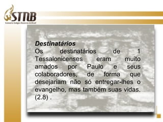 O NOVO TESTAMENTO FOI ESCRITO EM GRANDE PARTE PELO APOSTOLO PAULO, EM HEBRAICO SAULO, CHAMADO DE TARSO POR SER ESTA SUA CIDADE DE ORIGEM! Destinatários Os destinatários de 1 Tessalonicenses eram muito amados por Paulo e seus colaboradores, de forma que desejariam não só entregar-lhes o evangelho, mas também suas vidas. (2.8) . 