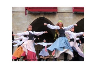 • Team-building	
• 	is	high	interac.on	among	group	members	to	increase	trust	and	openness
 