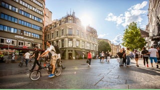 C I T Y A S A R O L E M O D E L
 