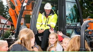 C I T Y A S A R O L E M O D E L
 