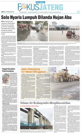 SABTU, 15 FEBRUARI 2014

Solo Nyaris Lumpuh Dilanda Hujan Abu
SOLO - Hujan abu yang
merupakan material vulkanik
dari letusan Gunung Kelud,
Jumat (14/2), melanda Kota
Solo. Begitu derasnya intensitas hujan abu membuat
kehidupan di Kota Solo nyaris
lumpuh.
Kehidupan yang paling kentara terkena dampak hujan abu adalah kegiatan belajar mengajar di
berbagai sekolah dan kegiatan niaga di sejumlah
pasar tradisional. Akibat hujan abu seluruh sekolah mulai TK hingga SMA dan sederajad
diliburkan, adapun para pedagang di pasar tradisional banyak yang tak bisa menjajakan dagangan seperti biasanya.
‘’Setelah sampai sekolah langsung disuruh
pulang karena ternyata diliburkan,’’ujar Sri Wiji,
warga yang mengantarkan cucunya bersekolah di
salah satu SD di Solo.
Menurut Dwi Setyaningsih, guru salah satu TK
di Jebres, atas instruksi dari Dikpora Kota
Surakarta sekolah terpaksa diliburkan karena
hujan abu sudah sangat mengkhawatirkan. Bisa
membahayakan kesehatan para pelajar mengingat dengan curahnya yang tinggi dan merata di
seluruh kota.
‘’Maka kami segera menindaklanjuti instruksi
itu dengan meliburkan sekolah,’’katanya.
Merata
Sementara hujan abu juga merepotkan para
pedagang di sejumlah pasar tradisional.
Khususnya mereka yang berada di sisi luar pasar.
Karena derasnya hujan abu membuat para pedagang seperti di Pasar Legi, Pasar Gede dan Pasar
Klewer harus ekstra hati-hati dalam menjajakan
daganganya.
Di sejumlah ruas jalan turunnya hujan abu
sangat mengganggu pengendara kendaraan.
Sebab mengganggu pandangan karena jarak pan-

SM/ Yusuf Gunawan

BERSIHKAN ABU: Wali Kota FX Hadi Rudyatmo memimpin anggota PMK dan petugas DKP membersihkan abu vulkanik di Jalan Slamet Riyadi, Jumat
Abu vulkanik menyelimuti kawasan Keraton Surakarta, Jumat (14/2). Abu vulkanik tersebut berasal dari letusan Gunung Kelud.(14/2).
dang hanya berkisar beberapa meter saja. Kecuali
itu, abu yang masih turun juga membuat mata
menjadi perih.
‘’Sudah pakai kacamata tapi tetap saja ada
yang kena mata,’’kata Tri Winanto, warga Solo.
Sejumlah kawasan cagar budaya juga tak luput
dari hujan abu. Di antaranya seperti kawasan di
Keraton Surakarta, Pura Mangkunegaran dan
kawasan Tama Sriwedari. Abu yang turun deras
membuat bangunan dan kawasan cagar budaya
tersebut menjadi tertutup oleh lapisan abu yang
lumayan tebal.
Sementara itu, panitia Festival Jenang Solo
yang kemarin sedianya membagi jenang gratis di
kawasan Gladag tetap melanjutkan rencana
acaranya. Namun demikian, selain membagi
jenang para relawan festival juga membagi-bagi
masker gratis. Sementara jenang yang dibagi berusaha ditutup rapat agar terhindar dari abu.
‘’Bagi-bagi jenang gratis ini sebagai pre-event
dari Festival Jenang Solo. Namun karena hujan

Hapal Karakter
Karimunjawa
PENYEBERANGAN Jepara-Karimunjawa memasuki era
modern setelah adanya
kapal motor penumpang (KMP) Muria yang
beroperasi pada 1996.
Dengan adanya kapal
itu, dinamika Pulau
Karimunjawa lebih
terasa karena bisa
mengangkut kendaraan bermotor roda dua
SM/Akhmad Efendi maupun roda empat,
sehingga mobilitas di
Karimunjawa lebih tampak.
Tak hanya itu, pasokan kebutuhan pokok
masyarakat juga bisa terkirim dalam jumlah
besar. Perubahan tersebur dirasakan masyarakat karena sebelumnya yang beroperasi adalah
kapal kayu nelayan yang memiliki banyak keterbatasan. Sosok yang menjadi bagian perubahan
sejarah transportasi di Jepara adalah Husaini.
Dia adalah nahkoda KMP Muria ketika awal
beroperasi di Jepara. Pria kelahiran
Banyuwangi, 15 Maret 1965 itu bertugas melayani penyeberangan Jepara-Karimunjawa mulai
1996 hingga 2009. Dia pindah tugas ke beberapa tempat, tetapi keberadaan KMP Muria masih
terus melayani penyeberangan.
‘’Saya dipindah bertugas dari KMP Muria ke
Bengkulu pada 2009 hingga 2010. Setelah itu
dipindah lagi ke Merak pada 2010 hingga 2014.
Setelah itu kembali lagi ke Jepara lagi tidak tahu
hingga kapan,’’katanya.
Karakter Penumpang
Kembalinya Husaini pada tahun ini juga
menorehkan sejarah. Sebab, ketika kembali ke
Jepara beroperasi kapal baru KMP Siginjai
dengan ukuran yang lebih besar. Adanya kapal
itu diharapkan makin meningkatkan pelayaran
ke Karimunjawa. Sebab, KMP Siginjai mampu
menerabas gelombang lebih besar ketimbang
KMP Muria.
Dengan kondisi itu, duia menorehkan dua
sejarah dalam penyeberangan JeparaKarimunjawa. Yakni mengawali dengan kapal
KMP Muria dan ketika diganti dengan KMP
Siginjai, dia dipilih menjadi nahkoda. ‘’Kalau soal
perbedaan sederhana. KMP Siginjai lebih besar
ketimbang KMP Muria,’’ucapya.
Dia menjelaskan, akan berupaya memberikan pelayanan terbaik bagi masyarakat.
Karena yang membuat terkesan di Jepara adalah karakter penumpang. ‘’Penumpang di
Jepara ini bisa menyadari ketika ada permasalahan kapal hingga terjadi keterlambatan.
Itu berbeda dengan pengalaman saya di daerah
lain,’’terangnya.
Lebih detail, dia menerangkan KMP Siginjai
memiliki fasilitas baik. Beberapa di antaranya
ada ruang khusus medis sehingga ketika ada
penumpang sakit ada tempat tersendiri. ‘’Ada
juga tempat ibadah dan toilet sebanyak 21 unit.
Semoga itu bisa memudahkan pelayanan kepada penumpang,’’ tuturnya. (Akhmad Efendi45,88)

abu kami sekaligus membagi masker gratis untuk
masyarakat,’’ ujar Mayor Haristanto, Humas
Festival Jenang Solo.
Angin Kencang
Di sisi lain, sebanyak 16 mobil pemadam
kebakaran (PMK) dikerahkan Pemkot Surakarta
untuk membersihkan debu vulkanik dari ruasruas jalan Kota Solo. Hal itu dilakukan guna
meminimalkan potensi kecelakaan lalu lintas.
“Sebanyak 12 mobil dari PMK dibantu empat
unit dari Bakorwil II terus menyemprotkan air di
jalan-jalan. Penyemprotan dimulai dari ruas jalan
protokol, kemudian berlanjut ke wilayah permukiman,” terang Kabid PMK Dinas Pekerjaan
Umum (DPU), Eko Nugroho.
Ditambahkan, debu tersebut berpeluang membahayakan, mengingat angin kencang diprediksi
masih terjadi di wilayah Kota Solo.
“Kecepatannya bisa 30 km/jam.”
Wali Kota FX Hadi Rudyatmo menambahkan,
pihaknya telah menetapkan status tanggap ben-

cana di Kota Solo. “Semua sekolah sudah
diliburkan hingga Sabtu. Jika situasi belum membaik, kemungkinan libur akan ditambah,” kata
dia, saat dijumpai di sela pembersihan debu di
Jalan Slamet Riyadi.
Wali kota mengatakan, seluruh puskesmas
juga sudah diinstruksikan untuk membagikan
masker gratis kepada warga yang membutuhkan.
“Prinsipnya, jangan sampai abu ini mengganggu
aktivitas masyarakat,” tegas dia.
Meski Solo dilanda hujan abu, namun
pelayanan publik diharapkan tidak terganggu.
Pegawai Negeri Sipil (PNS) di lingkungan
Pemkot Surakarta diminta tetap bertugas seperti
biasa, tidak membolos dengan alasan terjadi
hujan abu.
Wakil Ketua DPRD Surakarta Supriyanto
mengatakan, Solo bukan kota yang kena dampak
langsung dari meletusnya Gunung Kelud.
Sehingga tidak ada alasan bagi PNS untuk membolos, karena kotanya mengalami hujan abu.

“Kalau sekolah diliburkan, itu dimaklumi.
Sebab Jumat pagi, situasinya tidak memungkinkan bagi siswa untuk berangkat sekolah. Tapi
untuk PNS, tetap harus masuk dan ngantor sesuai
jam kerja,” katanya.
Terlebih bagi instansi pelayanan publik, tidak
ada alasan untuk libur. “Sabtu, pelayanan publik
tetap jalan. Masyarakat tetap harus mendapatkan
pelayanan semestinya,” tuturnya.
Tak lama setelah hujan abu reda, Lorin Solo
Hotel menggelar kerja bakti membersihkan areal
hotel, mulai dari lobi utama sampai area hotel.
Public Reations Manager Lorin Hotel Solo,
Kartika Oktavia Pravitasari menyampaikan,
turunnya abu vulkanik mengakibatkan area outdoor hotel tertutup abu.
Kendati demikian, aktivitas di dalam hotel
tidak terganggu. Sejumlah meeting digelar sesuai
jadwal. Hotel juga membagikan masker kepada
tamu untuk kenyamanan tamu selama beraktivitas. (G19, H73, H44, K6-50,88)

Jalan Sepanjang
721 Meter Ditinggikan
KUDUS - Penanganan darurat perbaikan
jalan Pantura Timur Tanggulangin di perbatasan Kabupaten Kudus - Demak, Jumat
(14/2) kembali dilakukan.
Sesuai rencana, pembangunan akan dilakukan selama 30 hari mulai enam hari yang lalu
dengan sasaran mengurangi kemacetan sebagai dampak banjir.
Setelah kegiatan itu dituntaskan, tinggal
menunggu kebijakan pemerintah pusat yang
akan meninggikan dua Jalan R Agil Kusumadya sebagai pintu masuk ke Kabupaten
Kudus arah kota secara permanen.
Berdasarkan pantauan Suara Merdeka
Jumat (14/2) sore, dua alat berat dikerahkan
untuk meratakan satu Jalan R Agil Kusumadya dari arah Kudus ke Demak. Aktvitas
tersebut tidak mengganggu arus lalu lintas
yang melintas di sana.
Pengawas lapangan pada Pejabat Pembuat
Komitmen Trengguli-Kudus-Pati-Batas Kota
Rembang Dinas Bina Marga Jateng, Edy
Nurkayat mengatakan, pihaknya telah melakukan persiapan awal terkait rencana peninggian Jalan R Agil Kusumadya. Salah satunya,
mengukur berapa panjang jalan yang akan ditinggikan.

‘’Hasil pengukuran yakni jalan yang akan
ditinggikan sepanjang 721 meter mulai dari
hotel Griptha hingga depan SPBU
Tanggulangin,’’jelasnya.
Dipotong
Sesuai rencana awal, prioritas pekerjaan
masih meratakan satu jalur dari Jalan R Agil
Kusumadya dari arah Demak ke Kudus. Hasil
urukan kricak, akan ‘’dipotong’’ dan dipadatkan hingga semua badan jalan mempunyai
ketinggian yang sama.
Selama kegiatan tersebut berlangsung arus
lalu lintas akan menggunakan satu jalur baik
yang ke Kudus maupun Demak.
‘’Satu jalur akan digunakan untuk dua arah,
sementara satu jalur lainnya diratakan,’’ ungkapnya. Bila jalur di sebelah barat sudah
diratakan, dilanjutkan ke penataan sebelah
timur. Pola pengaturan arus lalu lintas juga sama
seperti saat perbaikan di ruas sebelah barat.
Disinggung soal kapan peninggian permanen dapat dilakukan, dia mengaku belum bisa
memberikan kepastian.
Hal yang dilakukan saat ini sebatas upaya
tanggap darurat. ‘’Soal peninggian permanen
menunggu keputusan dari pusat,’’ tandasnya.
(H8-45,88)

PENANGANAN DARURAT:
Sejumlah pekerja meratakan
Jalan R Agil Kusumadya sebagai bagian dari penanganan
darurat perbaikan Pantura
Timur Tanggulangin, Jumat
(14/2) sore.(45)
SM/Anton WH

Volume Air Kedungombo Mengkhawatirkan
● Petani Diimbau Tanam Padi

SM/ Anton WH

LINTASI WILALUNG: Sejumlah warga melintasi Bendung Pengendali Banjir
Wilalung Lama di Desa Kalirejo, Kecamatan Undaan, kemarin.(45)

KUDUS - Volume air di waduk
Kedungombo yang mengaliri 63.000
hektare lahan di Kabupaten Grobogan,
Pati, Kudus, Demak dan sebagian
Jepara saat ini belum mencapai level
ideal. Data terakhir yang dihimpun
Federasi Perkumpulan Petani Pemakai
Air (FP3A) sistem Kedungombo
elevasi pada Jumat (14/2) terpantau
84,64 meter di atas permukaan laut
(dpl). Sedangkan elevasi aman untuk
irigasi pada 88 dpl.
Koordinator FP3A sistem Kedungombo, Kaspono mengemukakan,
periode sebelumnya elevasi untuk persiapan tanam MT I mencapai 90 dpl.
‘’Ketersediaan irigasi sangat mencukupi pada level tersebut,’’ ungkapnya.
Menurutnya, kebutuhan irigasi untuk
MT II tahun ini dipastikan terpenuhi.
Selanjutnya, sejumlah petani biasa
melanjutkan dengan menanam palawija. Hal yang merisaukan yakni ketersediaan air irigasi untuk MT I mendatang
pada September.
‘’Kalau dilihat dari level air saat ini
memang cukup mengkhawatirkan,’’
paparnya.

Sejumlah daerah tangkapan air seperti Sragen, Boyolali dan Grobogan beberapa pekan yang lalu tidak dapat memasok air ke waduk Kedungombo.
Pasalnya, wilayah tersebut memang
tidak turun hujan.
Awali
Terkait hal tersebut, pihaknya
menghimbau petani yang lahannya
sudah siap ditanam untuk mulai mempersiapkan MT II.
Adapun kepada pemerintah, dia berharap agar segera merealisasikan sejumlah
bantuan untuk petani korban banjir.
Bantuan yang dimaksud yakni benih dan
pupuk. ‘’Mulai dari sekarang harus segera direalisasikan,’’tandasnya.
Disinggung soal sejumlah area pertanian yang masih terendam, dia mengakui
masih ada. Wilayah seperti Undaan Lor,
Wates, Ngemplak, dan Karangrowo
hingga saat sekarang masih terendam.
Persoalan terkait kapan genangan akan
surut tergantung dari kondisi cuaca.
Seandainya petani pemilik lahan dengan
kondisi seperti itu tidak dapat menyesuaikan jadwal tanam akibat kondisi
sawah, disarankan langsung menanam
palawija. (H8-45,88)

 