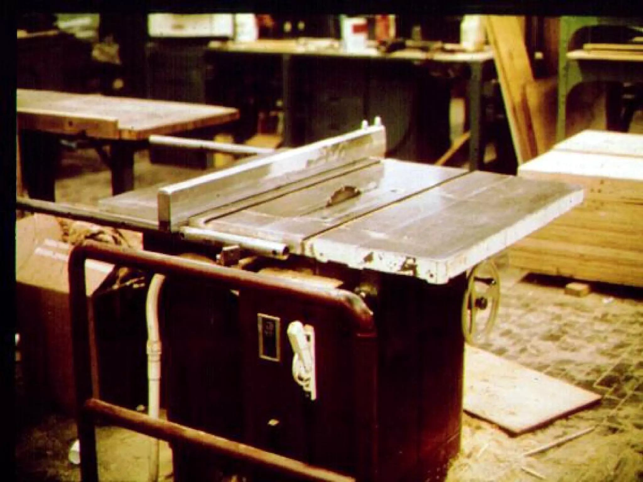 61


SLIDE 4 - WOODWORKING MACHINERY   COPYRIGHT 1999 - UNIVERSAL SAFETY CONSULTING
 