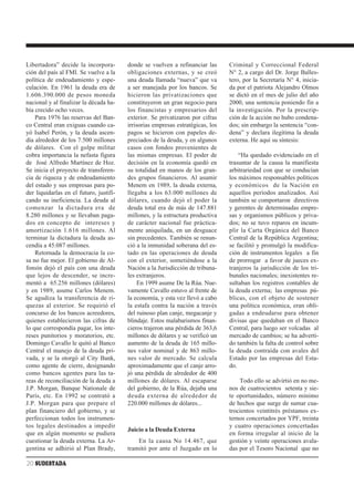 Libertadora” decide la incorpora-        donde se vuelven a refinanciar las      Criminal y Correccional Federal
ción del país al FMI. Se vuelve a la     obligaciones externas, y se creó        N° 2, a cargo del Dr. Jorge Balles-
política de endeudamiento y espe-        una deuda llamada “nueva” que va        tero, por la Secretaría N° 4, inicia-
culación. En 1961 la deuda era de        a ser manejada por los bancos. Se       da por el patriota Alejandro Olmos
1.606.390.000 de pesos moneda            hicieron las privatizaciones que        se dictó en el mes de julio del año
nacional y al finalizar la década ha-    constituyeron un gran negocio para      2000, una sentencia poniendo fin a
bía crecido ocho veces.                  los financistas y empresarios del       la investigación. Por la prescrip-
    Para 1976 las reservas del Ban-      exterior. Se privatizaron por cifras    ción de la acción no hubo condena-
co Central eran exiguas cuando ca-       irrisorias empresas estratégicas, los   dos; sin embargo la sentencia “con-
yó Isabel Perón, y la deuda ascen-       pagos se hicieron con papeles de-       dena” y declara ilegítima la deuda
día alrededor de los 7.500 millones      preciados de la deuda, y en algunos     externa. He aquí su síntesis:
de dólares. Con el golpe militar         casos con fondos provenientes de
cobra importancia la nefasta figura      las mismas empresas. El poder de            “Ha quedado evidenciado en el
de José Alfredo Martínez de Hoz.         decisión en la economía quedó en        trasuntar de la causa la manifiesta
Se inicia el proyecto de transferen-     su totalidad en manos de los gran-      arbitrariedad con que se conducían
cia de riqueza y de endeudamiento        des grupos financieros. Al asumir       los máximos responsables políticos
del estado y sus empresas para po-       Menem en 1989, la deuda externa,        y económicos de la Nación en
der liquidarlas en el futuro, justifi-   llegaba a los 63.000 millones de        aquellos períodos analizados. Así
cando su ineficiencia. La deuda al       dólares, cuando dejó el poder la        también se comportaron directivos
comenzar la dictadura era de             deuda total era de más de 147.881       y gerentes de determinadas empre-
8.280 millones y se llevaban paga-       millones, y la estructura productiva    sas y organismos públicos y priva-
dos en concepto de intereses y           de carácter nacional fue práctica-      dos; no se tuvo reparos en incum-
amortización 1.616 millones. Al          mente aniquilada, en un desguace        plir la Carta Orgánica del Banco
terminar la dictadura la deuda as-       sin precedentes. También se renun-      Central de la República Argentina;
cendía a 45.087 millones.                ció a la inmunidad soberana del es-     se facilitó y promulgó la modifica-
    Retornada la democracia la co-       tado en las operaciones de deuda        ción de instrumentos legales a fin
sa no fue mejor. El gobierno de Al-      con el exterior, sometiéndose a la      de prorrogar a favor de jueces ex-
fonsín dejó el país con una deuda        Nación a la Jurisdicción de tribuna-    tranjeros la jurisdicción de los tri-
que lejos de descender, se incre-        les extranjeros.                        bunales nacionales; inexistentes re-
mentó a 65.256 millones (dólares)             En 1999 asume De la Rúa. Nue-      sultaban los registros contables de
y en 1989, asume Carlos Menem.           vamente Cavallo estuvo al frente de     la deuda externa; las empresas pú-
Se agudiza la transferencia de ri-       la economía, y esta vez llevó a cabo    blicas, con el objeto de sostener
quezas al exterior. Se requirió el       la estafa contra la nación a través     una política económica, eran obli-
concurso de los bancos acreedores,       del ruinoso plan canje, megacanje y     gadas a endeudarse para obtener
quienes establecieron las cifras de      blindaje. Estos malabarismos finan-     divisas que quedaban en el Banco
lo que correspondía pagar, los inte-     cieros trajeron una pérdida de 363,6    Central, para luego ser volcadas al
reses punitorios y moratorios, etc.      millones de dólares y se verificó un    mercado de cambios; se ha adverti-
Domingo Cavallo le quitó al Banco        aumento de la deuda de 165 millo-       do también la falta de control sobre
Central el manejo de la deuda pri-       nes valor nominal y de 863 millo-       la deuda contraída con avales del
vada, y se la otorgó al City Bank,       nes valor de mercado. Se calcula        Estado por las empresas del Esta-
como agente de cierre, designando        aproximadamente que el canje arro-      do.
como bancos agentes para las ta-         jó una pérdida de alrededor de 400
reas de reconciliación de la deuda a     millones de dólares. Al escaparse           Todo ello se advirtió en no me-
J.P. Morgan, Banque Nationale de         del gobierno, de la Rúa, dejaba una     nos de cuatrocientos setenta y sie-
París, etc. En 1992 se contrató a        deuda externa de alrededor de           te oportunidades, número mínimo
J.P. Morgan para que prepare el          220.000 millones de dólares...          de hechos que surge de sumar cua-
plan financiero del gobierno, y se                                               trocientos veintitrés préstamos ex-
perfeccionan todos los instrumen-                                                ternos concertados por YPF, treinta
tos legales destinados a impedir                                                 y cuatro operaciones concertadas
                                         Juicio a la Deuda Externa
que en algún momento se pudiera                                                  en forma irregular al inicio de la
cuestionar la deuda externa. La Ar-          En la causa No 14.467, que          gestión y veinte operaciones avala-
gentina se adhirió al Plan Brady,        tramitó por ante el Juzgado en lo       das por el Tesoro Nacional que no

20 SUDESTADA
 