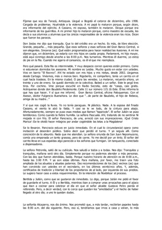 Fíjense que soy de Tarazá, Antioquia. Llegué a Bogotá el catorce de diciembre, año 1998.
Cargada de problemas. Huyéndole a la violencia. A mi papá lo mataron porque, según dicen,
era informante del ejército. A Casiano, mi esposo, también lo mataron. Dizque porque era
informante de los guerrillos. A mi primer hijo lo mataron porque, como maestro de escuela, les
decía a sus alumnos y alumnas que los únicos responsables de la violencia eran los ricos. Dicen
que fueron los paracos.
Don Josías me dijo que tranquila. Que lo del crédito era un hecho. Es más, de libre elección.
Grande, pequeña…, más pequeña. Que esos señores y esas señoras del Gran Banco Central, si
son elegantes. Sinceros (as). Qué están programados para hacer realidad las ilusiones. A mí me
dijeron que, en diciembre, ya estaría con mis hijos en casita propia. Parlamient, mi hijo mayor,
está aquí conmigo desde anoche a las 8:00 p.m. Nos turnamos. Mientras él duerme, yo estoy
de pie en la fila. Cuando me agarra el cansancio, es él el que me reemplaza.
Pero qué pasará. Esta fila es interminable. Y muy despacio corren quienes están primero. Como
si estuvieran dormidos los asesores. Mi nombre es Lesbia. Mucho gusto en estar con ustedes.
Vivo en barrio “El Recreo”. Ahí he estado con mis hijos y mis nietas, desde 2002. Llegamos
desde Cartago. Vivíamos, más o menos bien. Rigoberto, mi compañero, tenía un carrito en el
cual hacía trasteos. En la misma ciudad. O para las veredas. Lo mataron, recuerdo ahora, un
treinta y uno de enero. Se quedó dormido en la colectiva. Babeó a un señor. Este le pegó tres
tiros. Por cochino. Vine porque escuché en Radio Secreta, esto de “casas, casi gratis.
Acérquense donde don Baudelio Piedemonte. Calle 11 sur número 115.16 Este. Él les informa lo
que hay que hacer. Y sí que me informó. Gran Banco Central, oficina Paloquemao. Con el
Asesor, doctor Fulgencio Buenahora. Le dice que “…de parte de Baudelio, el hijo de Rebeca,
amiga de su madre…”
Y sí que nos cogió la lluvia. Yo no tenía paraguas. Ni plástico. Nada. A la esposa del finado
Casiano, el viento le alzó la falda. Y casi se le ve todo, de la cintura para abajo.
Afortunadamente, siempre se puso esas medias que llaman “tapatodo”. El señor Julián se puso
tembloroso. Como cuando la fiebre humilla. La señora Pascuala. Ahí, tratando de no sentirse Ni
mojada ni con frío. El señor Pancracio, de una, arreció con sus imprecaciones. ¡Qué Cristo
Marica! ¡Se te olvidó hacer milagros por andar cogiéndole las tetas a la Magdalena!
Se lo llevaron. Pancracio estuvo en juicio inmediato. En el cual lo circunstancial opera como
incitación al desorden público. Sobra decir que perdió el turno. Y yo seguía allí. Como
concreción de lo absurdo. Nada que me atendían. La señora oriunda de San Juan Nepomuceno,
comía una empanada un tanto grasosa, pero de carne. Yo me decidí por un tinto. El señor del
carrito lleva en sus espaldas algo parecido a los señores que fumigan. Un tanquecito, conectado
a dispensadores.
La señora Petronila, salió de su cubículo. Nos saludó a todos y a todas. Nos dijo: Tranquilos y
tranquilas, mañana será otro día. Simplemente porque no podemos atender a más personas.
Con las dos que fueron atendidas, basta. Porque nuestro horario de atención es de 8:00 a.m.,
hasta las 3:00 P.M. Y ya son estas últimas. Para mañana, por favor, me traen una foto
ampliada de los abuelos y abuelas paternos. Dos recomendaciones de los (las) vecinos (as) que
han convivido con ustedes en el vecindario, en los últimos veinticinco años. Y, además,
certificados de tradición y libertad de los propietarios de al lado, por izquierda de sus predios.
Le sugiero hacer caso a estos requerimientos. En la intención de flexibilizar el proceso.
Bertilda y Julián, como que se gustaron de inmediato. Lo digo, porque Julián me pidió el favor
de guardarle el turno. A Él y a Bertilda, mientras iban a comprar unas arracachas para el ajiaco
que iban a cocinar para celebrar el día en que el señor alcalde Gustavo Petro pierda el
referendo. Pero, a decir verdad, con lo cerca que quedan los “amoblados” y el hecho de haber
llegado al otro día; a uno le quedan dudas.
La señorita Alcaparra, nos dio ánimo. Nos prometió que, a más tardar, recibirían papeles hasta
las 8:00 a.m. del día siguiente. Pero, eso sí, tendríamos que irnos a casa y volver, lo más
 