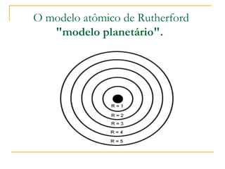 Em 1913, o físico dinamarquês Niels
Bohr expôs algumas idéias que
modificaram e explicaram as falhas do
modelo planetário ...