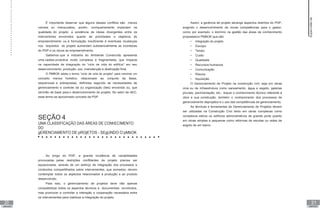 20
UNIDADE I
21
UNIDADE I
É importante observar que alguns desses conflitos são menos
visíveis ou mensurados, porém, corriqueiramente impactam na
qualidade do projeto: a existência de ideias divergentes entre os
interventores envolvidos quanto às prioridades e objetivos do
empreendimento ou à formulação insuficiente e eventuais mudanças
nos requisitos do projeto aumentam substancialmente as incertezas
do PDP e os riscos ao empreendimento.
Sabemos que a indústria do Ambiente Construído apresenta
uma cadeia produtiva muito complexa e fragmentada, que impacta
na capacidade de integração do “ciclo de vida do edifício” em seu
desenvolvimento, produção, uso, manutenção e destinação final.
O PMBOK adota o termo “ciclo de vida do projeto” para nominar um
conceito menos holístico, relacionado ao conjunto de fases,
sequenciais e sobrepostas, definidas segundo as necessidades de
gerenciamento e controle da (s) organização (ões) envolvida (s), que
servirão de base para o desenvolvimento do projeto. No setor de AEC,
esse termo se aproximado conceito de PDP.
SEÇÃO 4
UMA CLASSIFICAÇÃO DAS ÁREAS DE CONhECIMENTO
DO
gERENCIAMENTO DE pROjETOS - SEgUNDO O pMbOK
Assim, a gerência de projeto abrange aspectos distintos do PDP,
exigindo o desenvolvimento de novas competências para o gestor,
como, por exemplo, o domínio na gestão das áreas de conhecimento
propostasno PMBOK que são:
• Integração do projeto
• Escopo
• Tempo
• Custo
• Qualidade
• Recursos humanos
• Comunicação
• Riscos
• Aquisição
O Gerenciamento de Projeto na construção civil, seja em obras
civis ou de infraestrutura como saneamento, água e esgoto, galerias
pluviais, pavimentação, etc., requer o conhecimento técnico referente à
obra e sua construção, também o conhecimento dos processos de
gerenciamento deprojetos e o uso das competências de gerenciamento.
As técnicas e ferramentas de Gerenciamento de Projetos devem
ser utilizadas na Construção Civil tanto em obras complexas como
complexos viários ou edifícios administrativos de grande porte quanto
em obras simples e pequenas como reformas de escolas ou redes de
esgoto de um bairro.
Ao longo do PDP, a grande incidência de variabilidades
provocadas pelas restrições conflitantes de projeto precisa ser
equacionada, através de um esforço de integração dos processos e
conteúdos compartilhados pelos intervenientes, que somados, devem
contemplar todos os aspectos relacionados à produção e ao produto
desenvolvido.
Para isso, o gerenciamento de projetos deve não apenas
compatibilizar todos os aspectos técnicos e documentais envolvidos,
mas promover e controlar a interação e cooperação necessária entre
os intervenientes para viabilizar a integração do projeto.
Supervisão
de
projetos
 