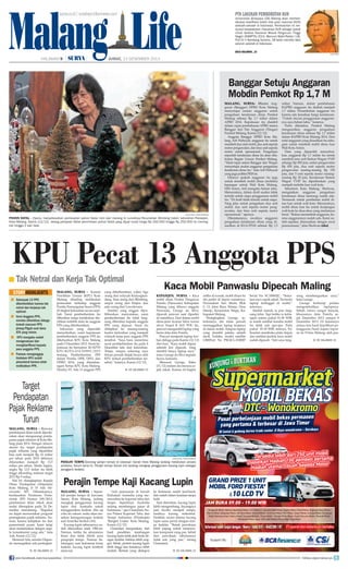 Malang Life
surya.co.id | surabaya.tribunnews.com

HALAMAN 9

|

|	

	

PTN Lakukan Pembobotan NUN

Universitas Brawijaya (UB) Malang akan memberlakukan klasifikasi bobot nilai ujian nasional (NUN)
sekolah-sekolah di Indonesia. Pembobotan ini menyusul kesepakatan masuknya NUN sebagai syarat
untuk Seleksi Nasional Masuk Perguruan Tinggi
Negeri (SNMPTN) 2014. Menurut Wakil Rektor I UB,
Prof Dr Ir Bambang Suharto, UB telah memiliki data
seluruh sekolah di Indonesia.
baca halaman...15

surya/dok

JUMAT, 13 DESEMBER 2013

Banggar Setuju Anggaran
Mobdin Pemkot Rp 1,7 M

surya/hayu yudha prabowo

POHON NATAL - Zipora, menyelesaikan pembuatan pohon Natal mini dari merang di rumahnya Perumahan Blimbing Indah, kelurahan Polowijen,
Kota Malang, Kamis (12/12). Jelang perayaan Natal permintaan pohon Natal yang dijual mulai harga Rp 200.000 hingga Rp 250.000 itu meningkat hingga 2 kali lipat.

Malang, Surya- BBadan Anggaran (Banggar) DPRD Kota Malang
menyetujui usulan anggaran untuk
pengadaan kendaraan dinas Pemkot
Malang sebesar Rp 1,7 miliar dalam
APBD 2014. Keputusan itu diambil
dalam rapat pembahasan APBD antara
Banggar dan Tim Anggaran (Timgar)
Pemkot Malang, Kamis (12/12).
Anggota Banggar DPRD Kota Malang, Arif Wahyudi, anggaran itu untuk
membeli dua unit mobil, dua unit sepeda
motor pengawalan, dan lima unit sepeda
motor untuk operasional. Pengadaan
sejumlah kendaraan dinas itu akan dilakukan Bagian Umum Pemkot Malang.
“Hasil rapat antara Banggar dan Timgar
menyetujui usulan anggaran pengadaan
kendaraan dinas itu,” kata Arif Wahyudi
yang juga politisi PKB ini.
Ditanya apakah anggaran itu juga
untuk membeli mobil dinas (mobdin)
lapangan untuk Wali Kota Malang,
HM Anton, Arif mengaku belum tahu.
Menurutnya, dalam draft usulan tidak
tertulis untuk siapa penggunaan mobil
itu. “Di draft tidak tertulis untuk siapa.
Yang jelas untuk pengadaan dua unit
mobil, dua unit sepeda motor pengawalan, dan lima unit sepeda motor
operasional,” ujarnya.
Dikatakannya, awalnya anggaran
pengadaan kendaraan dinas yang diusulkan di KUA-PPAS sebesar Rp 1,5

miliar. Namun, dalam pembahasan
RAPBD anggaran itu diubah menjadi
1,7 miliar. Penambahan anggaran itu
karena ada kenaikan harga kendaraan.
“Untuk rincian penggunaan anggarannya saya belum tahu,” katanya.
Perlu diketahui, Pemkot Malang
mengusulkan anggaran pengadaan
kendaraan dinas sebesar Rp 1,7 miliar
dalam RAPBD Kota Malang 2014. Dari
total anggaran yang diusulkan itu sebagian untuk membeli mobil dinas luar
Wali Kota Anton.
Data yang diperoleh menyebutkan, anggaran Rp 1,7 miliar itu untuk
membeli satu unit Station Wagon VVIP
seharga Rp 850 juta, sedan pengawalan
Rp 450 juta, dua unit sepeda motor
pengawalan masing-masing Rp 150
juta, dan 5 unit sepeda motor masingmasing Rp 20 juta. Kendaraan Station
Wagon VVIP itu diperkirakan yang
menjadi mobdin luar wali kota.
Sekretaris Kota Malang, Shofwan,
mengatakan anggaran pengadaan
kendaraan dinas memang sudah ada.
Termasuk untuk pembelian mobil dinas luar untuk wali kota. Menurutnya,
mobil dinas luar itu untuk kunjungan
wali kota ke desa-desa yang medannya
berat. “Bukan menambah anggaran, karena anggarannya sudah ada. Kami sudah sepakat, disesuaikan dengan awal
perencanaan,” jelas Shofwan.(sha)

KPU Pecat 13 Anggota PPS
■ Tak Netral dan Kerja Tak Optimal
storyhighlights
■ Sebanyak 13 PPS
diberhentikan karena tak
netral dan kerjanya tak
optimal.
■ Versi Anggota PPS,
mereka dihentikan diduga
terkait manuver PPS
jelang Pilgub soal dana
ATK yang minim.
■ KPU mengaku sudah
mengevaluasi dan
mengklarifikasi kepada
para anggota PPS.
■ Panwas menganggap
tindakan KPU sudah
ptosedural karena telah
melibatkan PPK.

Malang, Surya - Komisi
Pemilihan Umum (KPU) Kota
Malang dituding melakukan
pemecatan terhadap anggota
Panitia Pemungutan Suara (PPS)
di tingkat kelurahan secara sepihak. Surat pemberhentian itu
diberikan tanpa melakukan klarifikasi terlebih dulu ke anggota
PPS yang diberhentikan.
Informasi yang diperoleh
menyebutkan, surat keputusan
pemberhentian anggota PPS itu
dikeluarkan KPU Kota Malang
pada 5 Desember 2013. Surat keputusan itu bernomor 28/KPTS
KPU.KOTA-014-329991/2013
tentang Pemberhentian PPS
dalam Pemilu DPR, DPD, dan
DPRD 2014, yang ditandatangani Ketua KPU Kota Malang,
Hendry ST. Ada 13 anggota PPS

yang diberhentikan, yakni, tiga
orang dari wilayah Kedungkandang, lima orang dari Blimbing,
empat orang dari Klojen, dan
satu orang dari Lowokwaru.
Sumber yang enggan dipublikasikan, menyatakan, surat
pemberhentian itu tidak langsung diberikan kepada anggota
PPS yang dipecat. Surat itu
dititipkan ke masing-masing
kantor kelurahan yang menjadi
wilayah kerja para anggota PPS
tersebut. “Saya baru menerima
surat pemberhentian itu pada 8
Desember lalu dari kelurahan.
Tetapi, sampai sekarang saya
belum pernah diajak bicara oleh
KPU terkait pemberhentian tersebut,” katanya, Kamis (12/12).
■ KE HALAMAN 15

Kaca Mobil Panwaslu Dipecah Maling
Kepanjen, Surya - Kaca
mobil dinas Panitia Pengawas
Pemilu (Panwaslu) Kabupaten
Malang yang dibawa anggota
Panwaslu, George da Silva,
dipecah pencuri saat diparkir
di rumahnya. Dari dalam mobil
dinas jenis Avanza Veloz warna
silver Nopol B 1611 POU itu,
pencuri mengambil laptop yang
berisi data-data Pemilu.
Pencuri menjarah laptop korban diduga pada Kamis (12/12)
dini hari. “Kaca mobil depan
sebelah kiri dipecah. Yang
diambil hanya laptop saya,”
tutur George da Silva kepada
Surya, kemarin.
Menurut George, Rabu
(11/12) malam dia merasa capek sekali. Karena itu begitu

setiba di rumah, mobil dinas itu
dia parkir di depan rumahnya,
Perumahan Sari Madu Blok
G 13, Jalan Raya Sitirejo, Desa
Sitirejo, Kecamatan Wagir, Kabupaten Malang.
Diungkapkan George, sebelumnya dia tidak pernah
meninggalkan laptop kerjanya
di dalam mobil. Adapun laptop
yang diambil pelaku adalah
merk Toshiba, model satellite
C800Part No PSC6CL-01R007

Serial No XC100602C. “Semalam saya capek sekali. Tas berisi
laptop tertinggal di mobil,”
tuturnya.
Setelah mandi, ia pun langsung tidur. Tapi ketika ia terbangun antara pukul 01.00 WIB,
ia masih melihat kondisi mobil
itu tidak ada apa-apa. Pada
pukul 05.30 WIB, istrinya, Try
Sundari membuka pintu depan
dan melihat jendela kaca mobil
sudah dipecah. “Istri saya lang-

sung membangunkan saya,”
kata George.
George berharap pelaku
mengembalikan
laptopnya.
Sebab, isinya sangat banyak,
khususnya data Pemilu sejak Desember 2012 sampai 8
Desember 2013. Di dalamnya
antara lain hasil klarifikasi pelanggaran/hasil kajian/laporan ke Polres Malang oleh par■ KE HALAMAN 15

Target
Pendapatan
Pajak Reklame
Turun
Malang, Surya - Rencana
pembatasan iklan rokok diperkirakan akan mengurangi pendapatan pajak reklame di Kota Malang pada 2014. Dengan adanya
aturan itu, target pendapatan
pajak reklame yang diprediksi
bisa naik menjadi Rp 16 miliar
per tahun pada 2014 akhirnya
diturunkan menjadi Rp 13,5
miliar per tahun. Meski begitu,
angka Rp 13,5 miliar itu lebih
tinggi dibanding realisasi target
2013 Rp 9 miliar.
Hal ini diungkapkan Kepala
Dinas Pendapatan (Dispenda)
Kota Malang, Ir H Ade Herawanto MT. Dikatakannya,
berdasarkan Peraturan Pemerintah (PP) Nomor 109/2012,
pembatasan iklan rokok akan
mulai diterapkan pada 24 Desember mendatang. “Regulasi
ini dapat menurunkan program
peningkatan pajak reklame. Namun, karena kebijakan itu dari
pemerintah pusat, kami tetap
akan menjalankan dengan segala konsekuensi yang ada,” kata
Ade, Kamis (12/12).
Menurut Ade, semula Dispenda menargetkan ada peningkat■ KE HALAMAN 15

surya/hayu yudha prabowo

PERAJIN TEMPE-Seorang perajin tempe di kawasan Sanan Kota Malang sedang melakukan proses
produksi, belum lama ini. Perajin tempe Sanan kini sedang mengkaji penggunaan kacang lupin sebagai
pengganti kedelai.

Perajin Tempe Kaji Kacang Lupin
Malang, Surya - Sejumlah perajin tempe di kawasan
Sanan, Kota Malang, sedang
mengkaji penggunaan kacang
lupin dari Australia untuk
menggantikan kedelai. Jika uji
coba ini sukses, maka akan menekan ketergantungan kedelai
asal Amerika Serikat (AS).
Kacang lupin sebenarnya sudah dikenalkan sejak 1980-an.
Namun, ketika itu ukurannya
besar dan tidak dilirik para
pengrajin tempe. Namun belakangan, saat Indonesia krisis
kedelai, kacang lupin kembali
mencuat.

join facebook.com/suryaonline

“Ada pemasaran di bawah
Kedutaan Australia yang menawarkan ke koperasi tahu dan
tempe. Sepertinya Australia
sedang membangun pasar di
Indonesia,” ujar Chamdani, Ketua Primer Koperasi Tahu dan
Tempe Indonesia (Primkopti)
‘Bangkit Usaha’ Kota Malang,
Kamis (12/12).
Chamdani mengatakan, dari
hasil penelitian kandungan
kacang lupin tidak jauh beda dengan kedelai, bahkan lebih unggul. Sebab, protein kacang lupin
lebih tinggi dan lemaknya lebih
rendah. Bentuk yang diekspor

ke Indonesia sudah kecil-kecil,
dan sudah dalam keadaan tanpa
kulit.
Saat direndam, kacang lupin
lebih mengembang. Sayangnya
saat dicoba menjadi tempe,
hasilnya kurang maksimal.
Padahal, secara tekstur kacang
lupin sama persis dengan tempe kedelai. “Butuh percobaan
lebih pajang untuk menemukan komposisi yang pas. Sebab
dari percobaan sebelumnya
tidak ada yang pas,” terang
Chamdani.
■ KE HALAMAN 15
follow @portalsurya

 