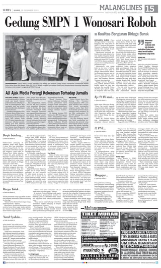 MALANG LINES 15

| KAMIS, 26 DESEMBER 2013

surya.co.id | surabaya.tribunnews.com

Gedung SMPN 1 Wonosari Roboh
■ Kualitas Bangunan Diduga Buruk

surya/m zainuddin

antikekerasan - Ketua Aliansi Jurnalis Indonesia (AJI) Malang, Eko Widianto (paling kanan) memberikan cenderamata kepada
Editor Harian Surya Biro Malang, Rabu (25/12). AJI Malang mengajak perusahaan media untuk bersama-sama memerangi kekerasan
terhadap jurnalis dengan menggandeng PERADI Malang.

AJI Ajak Media Perangi Kekerasan Terhadap Jurnalis
malang, surya - Kekerasan terhadap jurnalis di Malang
masih saja terjadi. Namun,
potensi kekerasan terhadap jurnalis ini memungkinkan akan
meningkat pada saat pemilu
2014 nanti jika tidak diantisipasi
bersama-bersama.
Demikian diungkapkan Eko
Widianto, Ketua Aliansi Jurnalis Indonesia (AJI) Malang saat
berkunjung ke Kantor Harian
Surya Biro Malang, Rabu
(25/12) dalam kampanye antikekerasan terhadap jurnalis.
Datang pula Hari Istiawan
(Divisi Advokasi AJI Malang),
dan Yatimul Ainun (Sekretaris
AJI Malang). Mereka ditemui

editor Harian Surya Biro Malang, Eko Nurcahyo dan Hesti
Kristanti.
Eko menyebutkan, selama
2013 ini, ada dua wartawan
yang mengalami kekerasan,
yaitu Ira Ravika, dan Imam
Nasrodin. Perusahaan media
harus mencegah kekerasan
atau gugatan hukum terhadap
jurnalisnya. Berdasar penelitian Dewan Pers, kekerasan
terhadap jurnalis biasanya
diawali pemuatan berita tidak
berimbang karena kurang profesionalnya jurnalis.
Menurutnya, upaya pencegahan bisa dilakukan dengan memberi pelatihan profesionalisme,

dan pemahaman kode etik.
“Sesuai Pedoman Penanganan Kekerasan terhadap
Jurnalis, perusahaan harus
terdepan dalam pencegahan.
Setelah itu ada organisasi profesi dan lembaga lain, seperti
lembaga bantuan hukum,”
kata Eko.
AJI Malang, bersama PWI
Malang dan IJTI Malang pun
sudah mengantisipasi kekerasan terhadap jurnalis dengan
menggandeng Perhimpunan
Advokat Indonesia (Peradi)
Cabang Malang. Kerjasama ini
diharapkan dapat membantu
penanganan kasus yang menimpa media atau jurnalis.

Hak Jawab

Editor Harian Surya Biro
Malang,
Eko
Nurcahyo
mengungkapkan PWI pun
telah meneken MoU dengan
Polri terkait penanganan
sengketa media. Tapi, MoU
ini bukanlah produk hukum
sehingga tidak mengikat. Di
sisi lain, pelaksanaan UU
40/1999 tentang Pers masih
belum optimal.
Dia juga berharap kepolisian harus memberikan pemahaman dan prosuder yang
benar kepada pelapor. “Jangan
begitu ada laporan, langsung
diterima. Gunakan hak jawab
dulu,” tambahnya.(jay)

Kepanjen, Surya - Baru
dibangun sekitar 1,5 tahun lalu,
bangunan dua ruang kelas di
SMPN 1 Wonosari, Kecamatan
Wonosari, Kabupaten Malang,
ambruk. Dua ruangan itu untuk kelas VII A dan VII B.
Diperkirakan, penyebab ambruknya dua ruang kelas itu karena kualitas bangunan buruk.
Tidak ada korban jiwa dalam kejadian pada Jumat (20/12) pukul
14.00 WIB ini. Karena saat kejadian para siswa sudah pulang usai
penerimaan rapor.
Informasinya, usia ruang
kelas itu itu baru 1,5 tahun.
Apa penyebab ruang kelas itu
sampai ambruk belum diketahui. Kalaupun bencana, saat itu
Wonosari tidak dilanda hujan
deras yang disertai angin kencang. Saat kejadian kawasan
Wonosari hanya gerimis.
Hingga kemarin, bangunan
yang ambruk dibiarkan dalam
kondisi seperti itu agar ada
perhatian dari pemkab. Belum
diketahui jelas apakah anggaran bangunan kelas baru yang

Rp 179 M Untuk...
■

belum aspal di kawasan Buring.
“Hanya saja jumlah anggaran
yang disediakan tidak seimbang
dengan luas jalan yang ada. Untuk itu kami pilih yang prioritas
dulu. Harapannya semua ruas
jalan di Kota Malang bisa mulus,” ujarnya.
Selain itu, Pemkot Malang
juga menganggarkan biaya
pengerjaan drainase (saluran)

13 PNS...
■

Banjir bandang...
■

DARI HALAMAN 9

Kekhawatiran pedagang disebabkan, banjir besar seperti
8 tahun lalu, juga disebabkan
luberan Sungai Bayoh. Air meluap karena tersumbat sampah
dan tingginya curah hujan di
Malang Raya. Akibat kejadian
8 tahun lalu, jalan protokol di
Kepanjen lumpuh total. Ketika
itu ketinggian air akibat tersumbatnya sungai kecil yang cukup
dalam oleh sampah itu hingga
mencapai 2 meter lebih.
Luapan air sungai kemarin
membuat pengguna jalan tampak ekstra hati-hati. Yang dari
utara ke selatan, air cukup deras.
Sementara dari arah sebaliknya,
harus melawan arus air. Ketinggian air di jalan raya sekitar 60
cm. Luapan air ke jalan raya
kemarin hingga mencapai 1 Km,
termasuk ke jalan samping Pasar
Kepanjen.

Tim SAR Awangga Kepanjen,
Petugas PMI, BPBD setempat
dan Petugas Lalu-lintas Polres
Malang bersiaga di sepanjang
Jalan Ahmad Yani yang dilanda
banjir bandang. Besarnya luapan
air yang mengarah ke jalan raya
dan sisi selatan di Pasar Kepanjen, membuat Tim SAR terpaksa
menjebol pagar sungai.
Ny Mustajab, warga Banurejo
RT 01 membenarkan kejadian
serupa pernah melanda kawasan itu pada 2004/2005. Namun
untuk banjir kali ini, hanya sedikit air yang masuk ke halaman
rumahnya. “Mungkin ini karena
sudah dipasang tangkis di RT
01,” tuturnya.
Tetapi ketika belum dipasang
tangkis, saat air sungai meluap,
genangan air bisa mencapai
1,5 meter masuk ke dalam rumahnya. Air itu masuk lewat
bagian belakang rumah. Namun
rumah tetangganya lebih parah.
Ketinggian air masuk ke gang
di RT 01 sampai mencapai lutut

Warga Tolak...
■

DARI HALAMAN 9

Terkait permintaan warga agar tidak ada tembok pembatas, menurutnya, bukan wewenang
investor lagi.
“Dalam hal ini Pemkot harus tegas mengambil keputusan,” katanya.
Menurutnya, untuk segi keamanan, pasar
tersebut harus diberi pagar tembok pembatas. Namun, tetap dibuatkan pintu sebagai
akses masuk warga ke pasar.

Natal Syahdu...
■

DARI HALAMAN 9

gelas plastik. Tapi indah karena
warna transparan kemudian terkena
efek lampu jadi tampak berkilauan,”
kata Astia.
Tidak hanya mengagumi, Astia
dan beberapa temannya mengabadikan diri dengan berfoto berlatar
belakang pohon Natal limbah gelas
plastik ini. “Sempet narsis-narsisan
dong. Sebab ini baru pertama
pohonnya seperti ini,” sambungnya.
Hal yang sama juga dikatakan
Tumpal Halomoan Simamora (35).
Sebagai Kordinator Pemuda-Remaja
GKJW Tulangbawang, pohon Natal
yang jadi ikon gereja ini menarik para
jemaat untuk berfoto setelah Misa.
Tumpal menuturkan, pohon ini
dibuat dari 1.000 lebih limbah gelas
plastik. Pohon setinggi 4,5 meter ini
dikerjakan selama dua bulan oleh 10
join facebook.com/suryaonline

orang dewasa.
Ny Yayuk, warga Banurejo RT
01 mengaku sedang nonton film
India di TV serta makan mie instant ketika luapan air sungai itu
masuk ke kampungnya. Agar
air tak masuk rumahnya, ia memasang kayu sebagai tangkis di
depan pintu rumahnya.
Cari Solusi

Meski air belum surut, warga
memilih menguras dan membersihkan teras rumahnya. Agar
air tak masuk ke rumah, masyarakat memang membuat tangkis
dari kayu yang dipasang di depan pintu.
Ketua RT 01/RW 01, Handik,
menyatakan rumah yang terdampak banjir di RT 01 mencapai 25 rumah, sedang di RT 02
sekitar 9 rumah. Menurut Handik, warga menyebutnya Sungai
Dayoh karena luapan airnya datangnya tiba-tiba. Apabila, hujan
terus menerus sungai itu selalu
meluap. “Sungai itu merupakan

“Kalau pasar akses masuknya ada di
mana-mana kan tidak aman,” ujarnya.
Ia meminta Pemkot Malang untuk segera
menyelesaikan permasalahan tersebut. Ia
berharap, pada 31 Desember harus sudah
ada keputusan final terkait pembangunan
pasar.
“Awal Januari kami berharap sudah bisa
melakukan relokasi pedagang ke tempat
penampungan,” katanya.
Pembangunan Pasar Blimbing memang
tersendat-sendat. Berbagai masalah muncul
dalam pelaksanaan pembangunan pasar ter-

orang jemaat gereja ini. “Ini pertama
kali kami tidak gunakan pohon asli.
Tapi dari yang saya perhatikan,
kehadiran pohon ini membuat
perayaan Natal di gereja kami lebih
syahdu,” tandas Tumpal.
Pohon Natal ini berupa untaian
daun-daun transparan dari plastik.
Daun-daun itu memiliki tiga kelopak
yang dijalin rapi dengan seutas tali.
Tali-tali ini memiliki panjang 1 meter
yang dibentuk menyerupai kerucut
pohon cemara.
Hiasan bola-bola dan lampu
warna-warni membuat pohon
memantulkan cahaya berkilauan. Di
ujung pohon terdapat hiasan utama,
sebuah bintang. “Pohon ini sebagai
wujud kepedulian kami terhadap isu
lingkungan,” ungkapnya.
Isu Lingkungan

Pohon Natal limbah plastik ini
digagas oleh Hariyadi (64). Ide
itu dicetuskannya ketika jemaat

pembuangan dari irigasi sawah
sepanjang
Malang-Kepanjen
yang kemudian ke Sungai Metro,” papar Handik.
Miskari, anggota DPRD Kabupaten Malang yang kemarin
melintas di kawasan Jalan A Yani
Kepanjen meminta agar Pemkab
Malang turun tangan. Pemkab
harus mencari penyebab dan
solusinya sebab ini bukan masalah wilayah Kepanjen lagi. “Kepanjen kan Ibukota Kabupaten
Malang. Memalukan kalau sampai banjir di tengah kota seperti
ini. Apalagi dari luapan air itu
membawa banyak sampah ke
pemukiman, jalan, dan sekitar
Pasar Kepanjen,” tegasnya.
Hafi Lutfi, Kepala Pelaksana
Badan Penanggulangan Bencana Daerah (BPBD) Kabupaten
Malang menyatakan pihaknya
masih melakukan assesment di
lokasi bencana. “Air hanya masuk ke rumah warga dan belum
ada kerusakan berat,” kata Hafi
Lutfi, kemarin. (vie)

sebut. Awalnya, pedagang menolak direlokasi
ke tempat penampungan sebelum ada keputusan site plan yang jelas. Pedagang meminta
ada penambahan lebar tampak depan pasar
dari 100 meter menjadi 107 meter.
Dengan penambahan lebar tampak depan
tersebut semua pedagang sebanyak 2.250
orang dapat ditampung dengan layak. Meski
terjadi tarik ulur soal site
plan, akhirnya investor
setuju menambah lebar
tampak depan menjadi
107 meter.(sha)

DARI HALAMAN 9

DARI HALAMAN 9

tasi ke satuan kerja lain,” ujar
Supriadi.
Untuk sanksi sedang, dijelaskannya, diberikan kepada pegawai yang ketahuan menikah
lagi secara diam-diam. Sanksi
itu berupa penuruan gaji berkala selama satu tahun sampai
dua tahun.
Ia mengungkapkan, selain
13 PNS nakal yang sudah diberi sanksi, BKD juga sedang
menangani satu kasus pegawai
yang melakukan pelanggaran
berat. Pegawai tersebut terlibat
kredit macet yang nilainya
mencapai Rp 1 miliar. Pegawai
itu meminjam uang ke beberapa koperasi dan tidak sanggup
mengembalikan.

Mengejar...
■

DARI HALAMAN 9

batas parlemen). Ambang
batas parlemen adalah ambang
batas perolehan suara minimal
partai politik dalam pemilihan
umum untuk diikutkan dalam
penentuan perolehan kursi di
DPR dan DPRD.
Untuk Pileg mendatang
calon presiden (capres) yang
berpasangan dengan Hary
Tanoesoedibjo (WIN-HT) ini
menargetkan kenaikan tiga kali

ambruk itu berasal dari dana
alokasi khusus (DAK) atau bukan. Jika dari DAK, tentu amat
disayangkan. Sebab DAK sudah
diswakelolakan ke sekolah penerima DAK.
“Seharusnya bangunan swakelola lebih baik daripada kontraktual. Kalau sampai roboh,
berarti kualitas bangunannya
yang buruk,” tandas Achmad
Andi, Wakil Ketua Komisi D
DPRD Kabupaten Malang kepada Surya, Rabu (25/12).
Politisi Partai Golkar ini memperkirakan fungsi pengawas
pada pembangunan kelas itu
tidak berjalan , sehingga terjadi
kerusakan pada kelas itu. Menurut Andi, dari hasil sidak Komisi
D ke sekolah-sekolah penerima
DAK dengan sistem swakelola,
memang ada yang tidak dilaksanakan dengan baik. Padahal
anggaran, volume, dan besteknya sama. “Tetapi, sering materialnya nggak sama,” katanya.
Dari uji petik lima pembangunan gedung sekolah dan
lima perpustakaan, ternyata

Seharusnya
bangunan
swakelola lebih
baik daripada
kontraktual. Kalau sampai
roboh, berarti kualitas
bangunannya yang buruk.

Rp 48 miliar dalam APBD 2014.
Pembangunan drainase itu diharapkan dapat mengatasi banjir di
wilayah Kota Malang. Ada 68 titik drainase yang akan diperbaiki pada 2014. Antara lain, di Jalan
Sulawesi, Jalan Halmahera, Jalan
Suropati, dan Jalan Supriadi.
Dana tersebut juga untuk membangun plengsengan, bronjong,
dan penguatan talut, di beberapa
titik. Pemkot juga menyediakan
dana insidentil untuk mengatasi
banjir sebesar Rp 2,2 miliar.
Anggota Komisi C DPRD Kota

Malang, Choirul Amri, mengatakan, akan memantau proses perbaikan jalan dan pembangunan
drainase. Ia meminta DPU agar
selektif memilih rekanan agar
pembangunannya tidak molor.
Ia juga berharap, dengan penambahan anggaran tersebut tidak
ada lagi lubang di ruas jalan di
Kota Malang.
“Kami akan pantau terus
pengerjaannya. Kami berharap
jangan sampai terulang seperti
tahun sebelumnya, pengerjaan
proyeknya molor,” katanya. (sha)

“Pegawai itu dari Kesbangpolinmas. Kasusnya terbongkar
saat pihak koperasi menagih
ke kantor. Lalu, kasusnya diserahkan ke BKD dan Inspektorat
pada Oktober lalu. Kami sedang
memprosesnya. Ini termasuk
pelanggaran berat,” katanya.
Sementara kasus pemalsuan
ijasah yang melibat pegawai Inspektorat, Riska Febriani, tidak
termasuk hitungan BKD. “Dia
(Riska) sudah mengundurkan
diri sebelum diproses BKD dan
Inspektorat,” ujarnya.
Ketua Komisi A DPRD
Kota Malang, Arif Wahyudi,
mengatakan, Pemkot harus
mengawasi secara ketat terhadap para PNS. Pemkot juga
harus menjalankan sanksi secara tegas terhadap PNS yang

melanggar disiplin. Jika perlu
sanksi yang diberikan ke PNS
diumumkan ke publik sebagai
bentuk transparansi.
“Karena mereka (PNS) dibayar menggunakan uang rakyat.
Selain itu sebagai efek jera bagi
pegawai lain agar tidak melanggar disiplin,” katanya.
Ia berharap sistem finger print
sebagai media absensi dapat
meningkatkan
kedisiplinan
para PNS. Dengan sistem absen
sidik jari, para PNS tidak dapat
titip absen jika tidak masuk
kerja. Hak-hak PNS seperti tunjangan uang makan juga tidak
akan diberikan jika masuk dan
pulang kerja tidak tepat waktu.
“Kami mendukung langkah
wali kota yang berani secara
tegas memberi sanksi kepada
PNS yang tidak disiplin,” ujarnya.(sha)

lipat PT. Sebab, bagi Hanura, 11
Januari 2014 sudah memasuki
masa kampanye terstruktur.
“Karenanya perlu saya
siapkan kader untuk semangat
mengejar tiga kali lipat ini.
Terutama kader-kader dari
Malang Raya,” sambungnya.
Terkait pencalonan sebagai
capres dan cawapres ini,
Wiranto mengatakan WIN-HT
ini mencerminkan Bhineka
Tunggal Ika.
Sosok Wiranto yang dari
orang Jawa, serta HT yang
berasal dari etnis Tionghoa

menggambarkan keberagaman
dan persatuan. Latar belakang
Wiranto yang dari TNI dan HT
yang seorang pengusaha akan
saling mengisi.
Ketua DPC Partai Hanura
Kota Malang, Ya’qud Ananda
Gudban, menambahkan
masuknya HT ke Hanura akan
mendongkrak suara partai.
Jaringan media yang dimiliki
HT akan memberi dampak
signifikan.
“Pengaruh media, pastinya
akan ada dampaknya,” imbuh
Nanda.(isy)		

Saksi Tegas

Achmad andi

Wakil Ketua Komisi D DPRD Kabupaten
Malang

hanya dua yang baik. Sementara
Unggul Nugroho, Sekretaris
Komisi D DPRD Kabupaten Malang, robohnya kelas itu tanda
kuat ada korupsi di dalamnya.
Misal, penyunatan anggaran.
“Sebab tidak ada bencana signifikan seperti gempa bumi atau
hujan yang bisa membuat kelas
itu ambruk,” kata Unggul.
Budi Iswoyo, Kepala Dinas Pendidikan (Kadindik) Kabupaten
Malang, hingga kemarin belum
berhasil dihubungi Surya. Ponsel
Budi Iswoyo terdengar nada aktif,
tetapi tidak diangkat. (vie)

GKJW Tulangbawang kebingungan
memutuskan apakah menggunakan
pohon asli atau palsu.
“Gereja kami berulangtahun ke 30
pada Oktober lalu dan mengadakan
kegiatan tanam 1.000 pohon. Akan
sangat kehilangan makna kegiatan
kami kalau harus menebang pohon.
Saya lontarkan membuat pohon dari
limbah gelas plastik, ternyata para
jemaat setuju,” beber Hariyadi.
Bahu-membahu 10 orang jemaat
menggunting, menjahit, mengelem,
dan menyatukan potongan gelas
plastik. Gelas-gelas ini diperoleh dari
limbah yang dihasilkan jemaat gereja
ini ketika mengadakan acara.
“Kami tidak beli gelas-gelas ini,
tapi memang sampah-sampah kami
sendiri. Dari sambutan para jemaat
yang malah ramai berfoto, kami
anggap positif. Mungkin untuk
selanjutnya akan tetap seperti ini
dengan bentuk kreasi berbeda,”
pungkasnya.(irwan syairwan)
follow @portalsurya

 