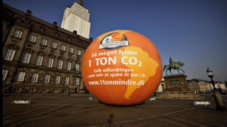 billeder af fede mennesker , folk der ryger , bruger for mange penge

 