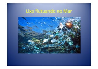 Lixo flutuando no Mar
 