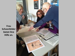 Frau
Schoenfelder
bietet ihre
Hilfe an.
 