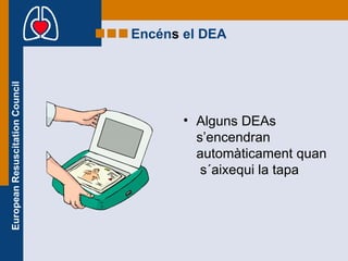 Encén s  el DEA Alguns DEAs s’encendran automàticament quan  s´aixequi la tapa 