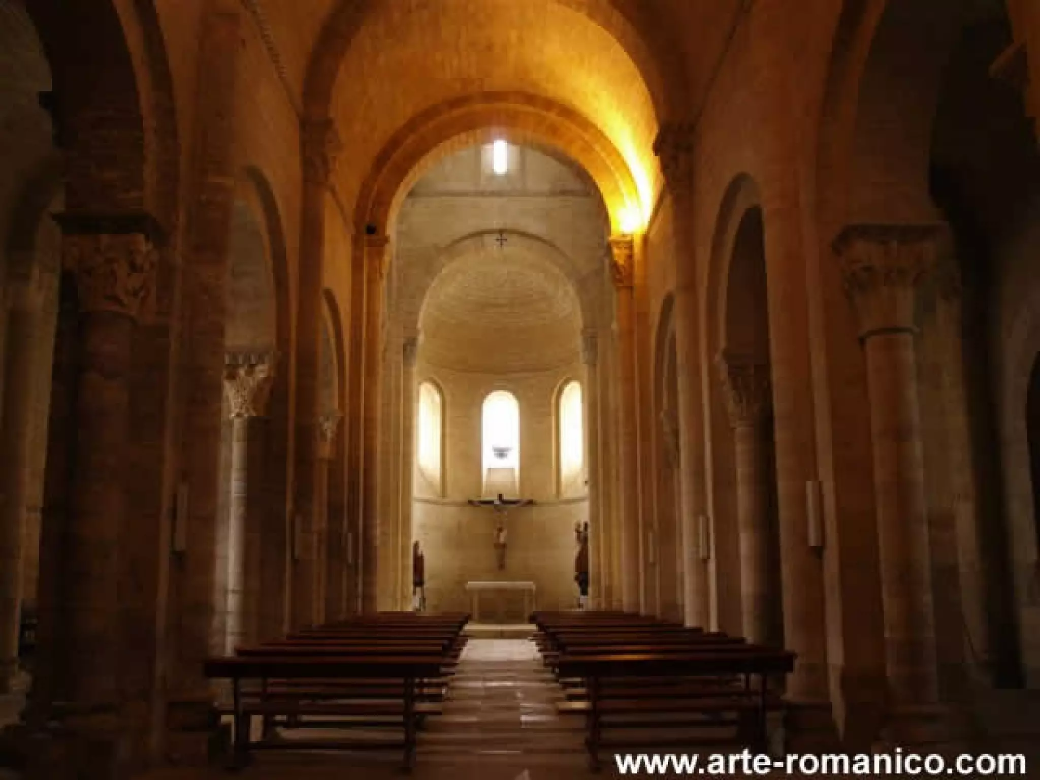 DEPARTAMENTO DE CIENCIAS SOCIALES – HISTORIA DEL ARTE 
Copyright Colegio Escolapias Gandia info@escolapiasgandia.es www.escolapiasgandia.es 
52 
Tipos de decoración: 
LACERÍA (geométrica) 
 