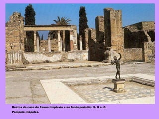 Restos da casa do Fauno: Impluvio e ao fondo peristilo. S. II a. C. Pompeia, Nápoles. 
