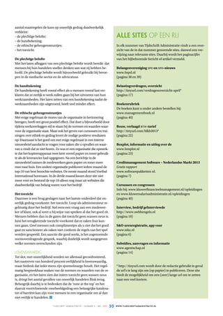 30tijdschrift administratie – nummer 5 – MEI 2013 W W W.tijdschriftadministratie.NL
aantal maatregelen de kans op oneerlijk gedrag daadwerkelijk
verkleint:
-- de plechtige belofte;
-- de handtekening;
-- de ethische geheugensteuntjes;
-- het toezicht.
De plechtige belofte
Met het laten afleggen van een plechtige belofte wordt bereikt dat
mensen bij hun handelen sneller denken aan wat zij hebben be-
loofd. De plechtige belofte wordt bijvoorbeeld gebruikt bij beroe-
pen in de medische sector en de advocatuur.
De handtekening
De handtekening heeft vooral effect als u mensen vooraf laat ver-
klaren dat ze eerlijk te werk zullen gaan bij het uitvoeren van hun
werkzaamheden. Het laten zetten van een handtekening nadat de
werkzaamheden zijn uitgevoerd, heeft veel minder effect.
De ethische geheugensteuntjes
Met enige regelmaat de mores van de organisatie in herinnering
brengen, heeft een groot positief effect. Dat doet u bijvoorbeeld door
tijdens werkoverleggen stil te staan bij de normen en waarden waar-
voor de organisatie staat. Maar ook het geven van cursussen en trai-
ningen over ethiek en gedrag levert de nodige positieve resultaten
op. Daarnaast is het goed om met enige regelmaat in een interne
nieuwsbrief aandacht te vragen voor zaken die u opvallen en waar-
van u vindt dat ze niet horen. Zo was er een organisatie die opmerk-
te dat het kopieerapparaat twee keer zoveel papier en toner gebruik-
te als de leverancier had opgegeven. Na een berichtje in de
nieuwsbrief namen de medewerkers geen papier en toner meer
mee naar huis. Een andere organisatie publiceert iedere maand de
top-10 van best bezochte websites. De eerste maand stond Voetbal
International bovenaan. In de derde maand kwam deze site niet
meer voor en bestond de top-10 alleen nog maar uit websites die
daadwerkelijk van belang waren voor het bedrijf.
Het toezicht
Daarmee is een brug geslagen naar het laatste onderdeel dat on-
eerlijk gedrag voorkomt: het toezicht. Loop als administrateur re-
gelmatig door het bedrijf. Stel eens een vraag aan een medewer-
ker of klant, ook al weet u bij wijze van spreken al dat het goed zit.
Mensen hebben dan in de gaten dat toezicht geen wassen neus is.
Juist het terugkerende toezicht voorkomt dat er zaken fout kun-
nen gaan. Geef mensen ook complimentjes als u ziet dat het goed
gaat en sanctioneer als zaken niet conform de regels van het spel
worden gespeeld. Een sanctie die goed werkt, is het zogenoemde
normoverdragende gesprek, waarbij duidelijk wordt aangegeven
welke normen overschreden zijn.
Lovenswaardig
Tot slot, met oneerlijkheid worden we allemaal geconfronteerd,
het nastreven van honderd procent eerlijkheid is lovenswaardig,
maar bedenk dat ieder mens zijn sjoemelmarge houdt. Het regel-
matig bespreekbaar maken van de normen en waarden van de or-
ganisatie, en het laten zien dat intern toezicht geen wassen neus
is, dringt het aantal gevallen van oneerlijk handelen flink terug.
Belangrijk daarbij is te bedenken dat de ‘tone at the top’ en het
daaruit voortvloeiende voorbeeldgedrag een belangrijke katalysa-
tor of barrière kan zijn voor mensen in een organisatie om al dan
niet eerlijk te handelen.
ALLE SITES OP EEN RIJ
In elk nummer van Tijdschrift Administratie vindt u een over-
zicht van de in dat nummer genoemde sites, danwel een ver-
wijzing naar relevante sites. Daarbij wordt het paginacijfer
van het bijbehorende bericht of artikel vermeld.
Belangenvereniging spd en spd-nieuws
www.bspd.nl
(pagina 38 en 39)
Belastingverdragen, overzicht
http://tinyurl.com/verdragenoverzicht-april*
(pagina 17)
Boekenrubriek
De boeken kunt u onder andere bestellen bij:
www.managementboek.nl
(pagina 40)
Bouw, verlaagd btw-tarief
http://tinyurl.com/blkb2013*
(pagina 22)
Boxplot, informatie en uitleg over de
www.boxplot.nl
(pagina 23)
Creditmanagement Software – Nederlandse Markt 2013
Gratis rapport
www.softwarepakketten nl.
(pagina 7)
Cursussen en congressen
Info bij: www.kluwerfinancieelmanagement.nl/opleidingen
en www.kluwersalarisadministratie.nl/opleidingen
(pagina 40)
Interview, bedrijf geïnterviewde
http://www.swbhengelo.nl
(pagina 10)
S&O-urenregistratie, app voor
www.tekz.nl
(pagina 6)
Subsidies, aanvragen en informatie
www.agentschap.nl
(pagina 14)
* http://tinyurl.com wordt door de redactie gebruikt in geval
de url’s te lang zijn om (op papier) te publiceren. Deze site
biedt de mogelijkheid om een (zeer) lange url om te zetten
naar een veel kortere.
 