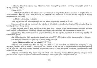 + ĐT đường dàI quốc tế: hiện nay mạng ĐT nước ta đã nối với mạng ĐT quốc tế với 3 cửa thông với mạng ĐT quốc tế đó là
Hà Nội, Đà Nẵng, TPHCM.
- Mạng phi ĐT:
+ LoạI hình phi ĐT phổ biến nhất là Fax. Fax là loạI hình truyền tin bằng văn bản, hiện nay ở nước ta sử dụng Fax để in báo
Nhân dân và báo CAND một lúc ở 3 thành phố là HN, ĐN, TPHCM. Fax ở nước ta còn có loạI hình thuê bao công cộng để phục vụ
cho mọi nhu cầu khách hàng.
+ LoạI hình truyền tin bằng truyền dẫn:
Trước đây phổ biến nhất là loại hình truyền dẫn trần. Nhưng ngày nay loại hình này đã lỗi thời.
Ngày nay xuất hiện một loại hình truyền dẫn hiện đại đó là loại hình truyền dẫn viba đồng thời Nhà nước cũng đang tiến
hành lắp đặt mang viba cáp quang.
- Mạng điện thoại quốc tế: Ngày nay nước ta đã xây dựng được 5 trạm thu tin mặt đất từ vệ tinh đặc biệt đang phát triển
mạnh loại hình truyền tin internet. Nhờ đó mà nhân dân nắm bắt được một cách nhanh nhất những thông tin của thế giới.
Tóm lại: Mạng thông tin liên lạc nước ta ngày nay đã và đang dần dần hiện đại, mục tiêu là để nhanh chóng nhập hội với
nền văn minh quốc tế.
Câu 3: Hãy nêu những thành tựu và những đóng góp của ngành GTVT-TTLL vào sự nghiệp xây dựng và bảo vệ đất nước.
Nêu những mặt tồn tại của các ngành này và phương hướng giải quyết.
* Những thành tựu và đóng góp của ngành GTVT-TTLL.
- Hiện nay nước ta đã xây dựng được một mạng lưới GTVT-TTLL khá hoàn chỉnh gồm 10,5 vạn km đường sông và hàng
chục ngàn km đường biển, 16 sân bay (3 sân bay quốc tế), 5 trạm thu tin mặt đất, hơn 10 cảng biển chính và hàng trăm ngàn máy
ĐT. Hệ thống TTLL này ngày nay đang từng bước hiện đại hoàn chỉnh về kỹ thuật phục vụ đắc lực cho nhu cầu của sự nghiệp công
nghiệp hoá, hiện đại hoá.
- Hiện nay nước ta đã xây dựng được 1 mạng lưới GTVT-TTLL toả đi khắp các vùng đất nước, phủ sóng toàn quốc vừa để
phục vụ cho nhu cầu giao lưu quan hệ của mọi thành viên trong cả nước và giữa người với người trên thế giới.
104
 