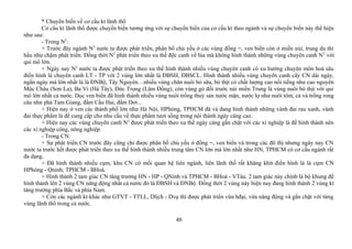 * Chuyển biến về cơ cấu kt lãnh thổ
Cơ cấu kt lãnh thổ được chuyển biến tương ứng với sự chuyển biến của cơ cấu kt theo ngành và sự chuyển biến này thể hiện
như sau:
- Trong N2
:
+ Trước đây ngành N2
nước ta được phát triển, phân bố chủ yếu ở các vùng đồng =, ven biển còn ở miền núi, trung du thì
hầu như chậm phát triển. Đồng thời N2
phát triển theo xu thế độc canh về lúa mà không hình thành những vùng chuyên canh N2
với
qui mô lớn.
+ Ngày nay N2
nước ta được phát triển theo xu thế hình thành nhiều vùng chuyên canh có xu hướng chuyên môn hoá sâu
điển hình là chuyên canh LT - TP với 2 vùng lớn nhất là ĐBSH, ĐBSCL. Hình thành nhiều vùng chuyên canh cây CN dài ngày,
ngắn ngày mà lớn nhất là là ĐNBộ, Tây Nguyên…nhiều vùng chăn nuôi bò sữa, bò thịt có chất lượng cao nổi tiếng như cao nguyên
Mộc Châu (Sơn La), Ba Vì (Hà Tây), Đức Trọng (Lâm Đồng), còn vùng gò đồi trước núi miền Trung là vùng nuôi bò thịt với qui
mô lớn nhất cả nước. Dọc ven biển đã hình thành nhiều vùng nuôi trồng thuỷ sản nước mặn, nước lợ như nuôi tôm, cá và trồng rong
câu như phá Tam Giang, đầm Cầu Hai, đầm Dơi…
+ Hiện nay ở ven các thành phố lớn như Hà Nội, HPhòng, TPHCM đã và đang hình thành những vành đai rau xanh, vành
đai thực phẩm là để cung cấp cho nhu cầu về thực phẩm tươi sống trong nội thành ngày càng cao.
+ Hiện nay các vùng chuyên canh N2
được phát triển theo xu thế ngày càng gắn chặt với các xí nghiệp là để hình thành nên
các xí nghiệp công, nông nghiệp.
- Trong CN:
+ Sự phát triển CN trước đây cũng chỉ được phân bố chủ yếu ở đồng =, ven biển và trong các đô thị nhưng ngày nay CN
nước ta trước hết được phát triển theo xu thế hình thành nhiều trung tâm CN lớn mà lớn nhất như HN, TPHCM có cơ cấu ngành rất
đa dạng.
+ Đã hình thành nhiều cụm, khu CN có mối quan hệ liên ngành, liên lãnh thổ rất khăng khít điển hình là là cụm CN
HPhòng - Qninh; TPHCM - BHoà.
+ Hình thành 2 tam giác CN tăng trưởng HN - HP - QNinh và TPHCM - BHoà - VTàu. 2 tam giác này chính là bộ khung để
hình thành lên 2 vùng CN năng động nhất cả nước đó là ĐBSH và ĐNBộ. Đồng thời 2 vùng này hiện nay đang hình thành 2 vùng kt
tăng trưởng phía Bắc và phía Nam.
+ Còn các ngành kt khác như GTVT - TTLL, Dlịch - Dvụ thì được phát triển vừa hđại, vừa năng động và gắn chặt với từng
vùng lãnh thổ trong cả nước.
48
 