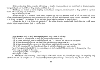 + Đ0ất chuyên dùng, đất thổ cư chiếm tỉ lệ rất thấp và tăng lên rất chậm chứng tỏ nền kinh tế nước ta tăng trưởng chậm
không có nhu cầu lớn về đất để xây dựng các công trình kinh tế, xã hội.
+ Đất hoang hoá chiếm tỉ lệ lớn và đang tăng nhanh chứng tỏ tài nguyên, môi trường nước ta đang cạn kiệt và suy thoái
nhanh... Đó là hiện trạng vốn đất ở nước ta.
* Xu thế biến động vốn đất
- Nếu gia tăng dân số và phát triển kinh tế, xã hội tuân theo quy hoạch của Nhà nước thì đất N2
, đất lâm nghiệp tiếp tục có
thể mở rộng thêm và tiến tới ổn định. Đất chuyên dùng, đất thổ cư chắc chắn phải tăng nhanh nhưng gắn chặt với quá trình CN hoá
và đô thị hoá của Đ và N2
. Còn đất hoang tất yếu phải giảm dần do quá trình khai thác, sử dụng đất hợp lý.
- Nếu gia tăng dân số và đô thị hoá bừa bãi thì đất N2
, lâm nghiệp sẽ thu hẹp nhanh còn đất chuyên dùng, thổ cư, đất hoang
mở rộng nhanh → môi trường suy thoái và ô nhiễm nặng.
Câu 3: Nêu hiện trạng sử dụng đất nông nghiệp theo vùng ở nước ta hiện nay.
* Đất N2
ở nước ta ngày nay được sử dụng theo những hướng chính sau đây:
- Đất N2
ở nước ta trước hết được sử dụng để trồng các loại LTTP như lúa, hoa màu và các loại cây rau.
- Đất N2
được sử dụng để trồng các loại cây CN dài ngày như cà phê, cao su, mía, lạc...
- Đất N2
được sử dụng để trồng cỏ, thả cỏ tự nhiên, để chăn nuôi bò sữa, bò thịt và các loại gia súc khác.
- Đất N2
là S các mặt ao hồ, cửa sông, đầm, phá dùng để nuôi trồng thuỷ sản nước ngọt, mặn, lợ.
Ngoài 4 hướng chính nêu trên đất N2
còn được sử dụng vào nhiều mục đích khác như làm nhà ở, xây dựng công viên...
* Hiện trạng sử dụng đất N2
theo vùng
- Hiện trạng sử dụng đất ở các vùng đồng =:
+ Sử dụng đất ở ĐBSH:
• ĐBSH có S đất tự nhiên rộng 1,3 tr ha trong đó đất N2
chiếm 54% mà chủ yếu là đất phù sa ngọt ven sông Hồng, sông
TBình rất màu mỡ. Đất hoang hoá còn khá lớn còn tới 45 vạn ha trong đó có khoảng 1 vạn ha để nuôi trồng thuỷ sản rất tốt.
54
 