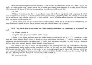 + Vùng biển nước ta rộng trên 1 triệu km2
trên đó lại có hơn 3000 đảo nhỏ và nhiều đảo lớn lớn: như Cát Bà, Thổ Chu, Phú
Quốc…và 2 quần đảo lớn: HSa, TSa thì ở trên các đảo và ven đảo này là nơi trú ẩn của tàu thuyền rất tốt, đánh bắt, chế biến, nuôi
trồng hải sản đặc biệt là cơ sở để bảo vệ an ninh quốc phòng vùng biển nước ta điển hình là HSa.
- Khó khăn:
+ Khó khăn lớn nhất trong khai thác và sử dụng đất của nước ta là S đất đai nhỏ hẹp đặc biệt là đất nông nghiệp rất ít, bình
quân đầu người chỉ đạt khoảng 0,1 ha cho nên nhân dân ta trong phát triển nông nghiệp không những phải tiết kiệm đất mà còn phải
chi phí lớn để thâm canh, xen canh, tăng vụ, gối vụ, quay vòng đất. Chính vì thế mà bao đời nay người dân Việt Nam quanh năm
phải “bán mặt cho đất, bán lưng cho trời”.
+ Đất đai nước ta nhiều năm qua đã bị con người khai thác sử dụng bừa bãi bởi: du canh du cư, đốt nương làm rẫy, phá
rừng dẫn tới nhiều vùng đất phì nhiêu đang bị thoái hoá nhanh, xấu, đất trống đồi trọc, đất đá ong hoá,…
Câu 2: Phân tích đặc đIểm tài nguyên khí hậu. Những thuận lợi và khó khăn của khí hậu nước ta với phát triển sản
xuất.
* Đặc điểm khí hậu nước ta:
- Những nhân tố tác động lên sự hình thành khí hậu nước ta:
+ Nền bức xạ cao: vì nước ta nằm gọn trong vành đai khí hậu nhiệt đới bắc bán cầu từ 80
34/
→ 230
23/
vĩ độ Bắc nên khí hậu
nước ta là khí hậu nhiệt đới dẫn đến nước ta có nền bức xạ cao với nhiệt độ trung bình năm từ 220
C → 270
C, cán cân bức xạ quanh
năm dương, tổng nhiệt độ hoạt động giao động từ 80000
→ 100000
, lượng bức xạ trung bình đạt từ 120 →130 Kcal/cm2
…Những chỉ
tiêu trên chứng tỏ khí hậu nước ta phải là khí hậu nhiệt đới với nền bức xạ cao.
+ ảnh hưởng của biển Đông: vì nước ta nằm ở phần Đông của bán đảo Trung ấn nên tiếp giáp với biển Đông và đại dương
nên thiên nhiên nhiệt đới của nước ta chịu ảnh hưởng nhiều của biển. Gió biển mang theo nhiều hơi nước gây ra mưa nhiều ở đất
liền, làm dịu mát những luồng khí nóng từ xích đạo lên và sưởi ấm những luồng khí lạnh từ phương Bắc xuống cho nên khí hậu
nước ta mang tính chất đại dương nóng, ẩm, mưa nhiều và rất khác với khí hậu nhiệt đới của nhiều nước nằm trên cùng vĩ độ: Bắc
Phi, Tây á. Sự chứng minh trên chứng tỏ khí hậu nước ta là khí hậu nhiệt đới ẩm.
+ ảnh hưởng của gió mùa:
7
 