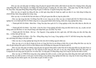 Khu vực này còn tiếp giáp với những vùng rất giàu tài nguyên thiên nhiên ,điển hình là mỏ than lớn ở Quảng Ninh, tiếp giáp
vùng Đông Bắc như Thái Nguyên, Cao Bằng, Hà Giang rất giàu về quặng sắt, chì, kẽm, thiếc... Tiếp giáp vùng Tây Bắc rất giàu về
NL thuỷ điện, tiếp giáp Đồng bằng Sông Hồng rất giàu vể nhân lực và nguồn lương thực thực phẩm.
Khu vực này có nguồn lao động dồi dào, có đội ngũ công nhân kỹ thuật tay nghề cao dân trí cao, hiện đang là động lực
chính để thực hiện công nghiệp hóa trong vùng.
Khu vực này vì có thủ đô Hà Nội nên được cả Thế giới quan tâm đầu tư, hợp tác phát triển.
- Khu vực tập trung lớn thứ 2 là Đông Nam Bộ và các vùng của nó. Khu vực này có thành phố Hồ Chí Minh là khu công
nghiệp lớn và từ thành phố Hồ Chí Minh cũng tỏa ra xung quanh thành nhiều hướng, nhiều dải công nghiệp khác nhau.
+ Thành phố Hồ Chí Minh - Biên Hòa - Vũng Tàu (dọc theo quốc lộ 51): Công nghiệp cơ khí, hóa chất, điện tử, dầu khí, du
lịch...
+ Thành phố Hồ Chí Minh - Tây Ninh - Căm Pu Chia: Công nghiệp chế biến nông sản điển hình là mía, lạc, cà phê, du lịch
thắng cảnh (núi Bà Đen) và vận chuyển hàng xuất nhập khẩu qua cửa khẩu Tây Ninh.
+ Thành phố Hồ Chí Minh - Đà Lạt - Tây Nguyên: Công nghiệp du lịch, nghỉ mát, chế biến nông sản như chè búp, dâu
tằm... và khai thác gỗ lâm sản.
+ Thành phố Hồ Chí Minh - Cần Thơ - Đồng bằng sông Cửu Long: Công nghiệp cơ khí N2
chế biến lương thực thực phẩm,
sản xuất hàng tiêu dùng và du lịch xanh.
+ Khu vực này có công nghiệp tập trung lớn như nêu trên là những nguyên nhân sau:
. Khu vực này có vị trí địa lý thuận lợi là do có Cảng Sài Gòn là cửa thông ra biển lớn cả nước đồng thời khu vực này lại
nằm rất gần đường biển quốc tế, đó là eo biển Malacca nên rất dễ dàng mở rộng giao lưu hợp tác quốc tế.
. Khu vực này tiếp giáp với những vùng rất giàu tài nguyên thiên nhiên ở phía Nam đó là tiếp giáp thềm lục địa phía Nam có
nhiều dầu mỏ nhất cả nước, tiếp giáp với Tây Nguyên là kho tàng gỗ, lâm sản và các cây công nghiệp nhiệt đới, tiếp giáp với
Campuchia là mở rộng quan hệ giao lưu với nước bạn. Và tiếp giáp với đồng bằng sông Cửu Long là vựa lúa lớn nhất cả nước.
. Khu vực này có TPHCM là trung tâm công nghiệp lớn nhất cả nước, có đội ngũ công nhân đông đảo lành nghề nhiều thợ
giỏi, thợ bậc cao nhất cả nước và rất quen với thị trường và tác phong công nghiệp nên hiện nay vùng này là một trong những vùng
có khả năng thu hút nhiều nguồn vốn, dự án đầu tư quốc tế nhất cả nước.
87
 