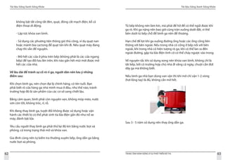 Tài liệu Sống Xanh Sống Khỏe
62 TRUNG TÂM HÀNH ĐỘNG VÌ SỰ PHÁT TRIỂN ĐÔ THỊ
Tài liệu Sống Xanh Sống Khỏe
63
không bật tắt công tắt đèn, quạt, đóng cắt mạch điện, kể cả
điện thoại di động.
- Lập tức khóa van bình.
- Sử dụng các phương tiện thông gió thủ công, ví dụ quạt nan
hoặc mảnh bìa cactong để quạt tản khí đi. Nếu quạt máy đang
chạy thì vẫn để nguyên.
- Mở hết các cửa ở phía trên bếp (không phải là các cửa ngang
bếp) để tạo đối lưu lên trên, khi nào gần hết mùi mới được mở
hết các cửa nhà.
Về lâu dài để tránh sự cố rò rỉ ga, người dân nên lưu ý những
điểm sau:
Khi chọn bình ga, nên chọn đại lý chính hãng, có tên tuổi. Bạn
phải biết rõ cửa hàng ga nhà mình mua ở đâu, như thế nào, tránh
trường hợp đó là sản phẩm của các cơ sở sang chiết lậu.
Bằng cảm quan, bình phải còn nguyên vẹn, không móp méo, nước
sơn còn tốt, không tróc, rỉ, rỗ.
Khi đang thay bình ga, tuyệt đối không được sử dụng hoặc vận
hành các thiết bị có thể phát sinh tia lửa điện gần đó như nổ xe
máy, đánh bật lửa.
Yêu cầu người thay bình ga phải thử lại độ kín bằng nước bọt xà
phòng, cả trong trạng thái mở và khóa van.
Gia đình cũng nên tự kiểm tra thường xuyên bếp, ống dẫn ga bằng
nước bọt xà phòng.
Tủ bếp không nên làm kín, mà phải để hở để có thể ngửi được khí
ga rò. Khí ga nặng nên bao giờ cũng tràn xuống dưới đất, vì thế
bên dưới tủ bếp chỗ để bình ga nên để thoáng.
Hạn chế để lọt khí ga xuống đường ống hoặc các ống cống liên
thông với bên ngoài. Nếu trong nhà có cống ở bếp nối với bên
ngoài, khi trong nhà có hiện tượng rò ga, khí có thể lan ra đến
ngoài đường, gặp tia lửa điện tình cờ có thể cháy ngược vào trong.
Về nguyên tắc khi sử dụng xong nên khóa van bình, không chỉ là
tắt bếp, bởi có trường hợp chủ nhà đi vắng cả ngày, chuột cắn đứt
dây ga mà không biết.
Nếu bình ga nhà bạn dùng van vặn thì khi mở chỉ vặn 1-2 vòng
(hơi lỏng tay) là đủ, không cần mở hết.
Sau 3 - 5 năm sử dụng nên thay ống dẫn ga.
 