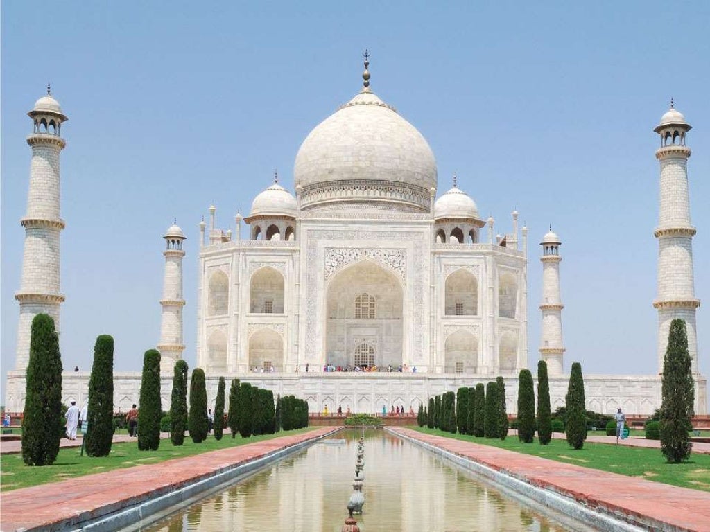 Changing Colors of Taj Mahal