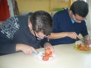 Taller de cocina: preparar una ensalada para comer