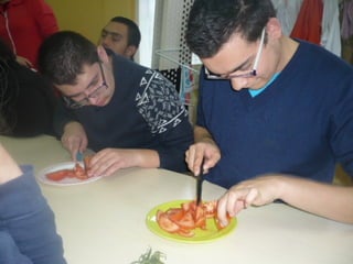 Taller de cocina: preparar una ensalada para comer