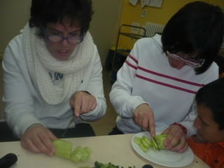 Taller de cocina: preparar una ensalada para comer