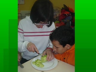 Taller de cocina: preparar una ensalada para comer
