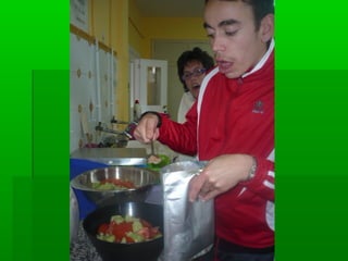 Taller de cocina: preparar una ensalada para comer
