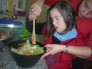 Taller de cocina: preparar una ensalada para comer