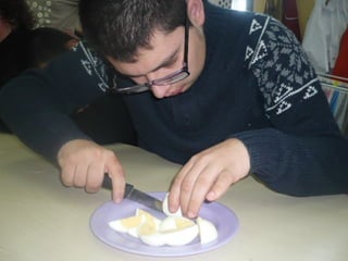 Taller de cocina: preparar una ensalada para comer