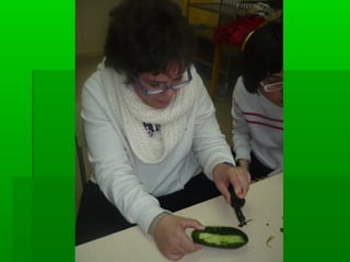 Taller de cocina: preparar una ensalada para comer