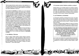 2 MANUAL DE ioMLNKAGM GOWNMARIA
Todos los lugares del barrio pueden ubicarse en esta clasificación ; y la
vida cotidiana pasa siempre por estos tipos de espacios. El análisis de
los lugares del barrio es útil porque existen objetivos de comunicación
que pueden pretenderse en cada uno .
En los lugares de circulación, por ejemplo, es un poco aventurado
pretender que la gente se detenga a leer textos largos o discutirlos,
pero puede pensarse en consignas impactantes en forma de carteles
o anuncios que puedan percibirse y entenderse al pasar . Por lo tanto,
los medios adecuados en ese tipo de espacios son los que privilegian
el IMPACTO, tanto en lo gráfico como en lo radial o lo audiovisual .
Distinto es en los espacios de concentración, en los que tenemos a
la gente durante quince o veinte minutos esperando algo, a veces
agrupada, a veces suelta. Ahí podemos pretender que el vecino lea
un folleto, por ejemplo. Pensemos en la sala de espera del centro de
salud; esos minutos en que los vecinos se aburren esperando la aten-
ción del médico o la enfermera pueden aprovecharse para compartir
con ellos algunos datos o planteos a través de medios gráficos, radia-
les o audiovisuales . Los medios para operar en esos escenarios son
los que llamaremos de INFORMACION.
Y el tercer tipo de lugares, los de reunión, son los que nos abren la
posibilidad de llegar con medios y estrategias que busquen el debate
grupal, el compromiso en la tarea, la discusión de fondo . Son espa-
cios que permiten el uso de medios que llamaremos de REFLEXION
Y ACCION.
3 . Los Medios y Técnicas
Tanto en lo gráfico y plástico (afiches, volantes, boletines, pasacalles,
murales y grafittis), en lo radial (propaladoras y FMs) como en lo
audiovisual (cine y video), nuestro barrio es el "soporte" de un conjun-
to variadísimo de lenguajes y formas de comunicación . Cada uno de
ellos tiene especiales virtudes para entablar un diálogo con nuestros
"interlocutores". Y claros límites también.
4. El proceso social, histórico, político y cultural
Nuestros Barrios son el resultado dinámico de tramados complejos,
de historias "enredadas" que van haciendo una sola . En esa trama hay
tradiciones, relatos, hechos que pesan en la memoria de los que habi-
tan el lugar como experiencias de felicidad, de tristeza, de esfuerzo,
etc. Y para el que quiere contribuir a la creación de una comunicación
comunitaria, se trata de datos y elementos imprescindibles .
5. Los Problemas y Contenidos
La comunicación comunitaria va tomando forma en torno a los proble-
mas concretos sobre los cuales los vecinos se movilizan y organizan .
Y cada uno de esos temas "pesa" en la cultura barrial de una manera
particular, según haya sido el eje de "triunfos" o "fracasos" de las inicia-
tivas comunitarias.
Problemas y contenidos pueden trabajarse de manera de favorecer
un proceso de creciente participación, así como la instalación de otros
temas puede desatar divisiones y enfrentamientos al interior del barrio .
Los cinco elementos mencionados determinan, de una o de
otra manera, el contexto comunicacional en el que nuestras
producciones van a operar . Por eso nuestra habilidad
principal debe ser la de evaluar con justeza el grado
de sintonía comunitaria que puede desatar
tal o cual iniciativa social, teniendo en cuenta
la manera particular en que va a formar parte de la
vida cotidiana del barrio.
Ese, y no otro, es el comienzo de un proyecto eficaz de comunicación .
En la combinación inteligente y sensible de estos elementos se juega
la posibilidad de un momento superior de creación solidaria y colecti-
va.
 