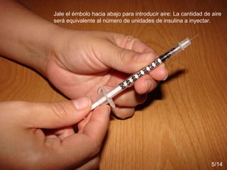 Jale el émbolo hacia abajo para introducir aire: La cantidad de aire será equivalente al número de unidades de insulina a inyectar. 5/14 