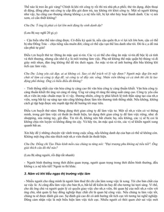 Thế nào là treo ấn gói vàng? Chính là khi rời công ty rồi thì trả nhà phân phối; thẻ tín dụng, điện thoại
di động, đồng phục mà công ty cấp đều gói đem trả, tay không rời khỏi công ty. Một số người không
như vậy, họ cũng cao thượng nhưng không câu nệ tiểu tiết, bị lợi nhỏ hủy hoại thanh danh. Các vị nói
xem, có cần thiết không?

Chu Du: Ý ông là phải có lợi lớn mới đáng hy sinh danh dự?

(Lưu Bị suy nghĩ 20 giây)

- Cậu hiểu như thế nào cũng được. Có điều kỳ quái là, nếu cậu quên thân vì lợi ích lớn hơn, cậu có thể
bị như Đổng Trác – chịu tiếng xấu muôn đời; cũng có thể cậu vạn thế lưu danh như tôi. Đó là câu đố mà
cậu phải tự giải!

Điều tâm huyết thứ tư: Đừng ăn mặc quá xì-tin. Các vị có thể cho rằng ăn mặc xì-tin để bộc lộ cá tính
và thời thượng, nhưng cần nhớ đây là môi trường làm việc. Phụ nữ không thể mặc quần bò thủng và đi
giày mũi nhọn, đàn ông không thể để tóc đuôi ngựa. Ăn mặc xì-tin sẽ ảnh hưởng đến bầu không khí
tích cực làm việc.

Chu Du: Lòng yêu cái đẹp, ai ai không có. Sao có thể trách vô lý vậy được? Người mặc đẹp lên một
chút sẽ làm cả công ty đẹp đẽ, và công ty sẽ đầy sức sống. Nhân viên không có cá tính thì chỉ là lao
động phổ thông. Ông có hiểu điều đó không?

- Tính thống nhất của văn hóa công ty càng cao thì văn hóa công ty càng thuần khiết. Văn hóa công ty
càng thuần khiết thì ứng xử càng rõ ràng. Ứng xử càng rõ ràng thì năng suất càng cao. Công ty yêu cầu
nhân viên ăn mặc chuẩn mực là vì vậy. Đương nhiên, công ty phải khích lệ tinh thần sáng tạo của nhân
viên, song bất kỳ sự sáng tạo nào cũng không được làm tổn thương tính thống nhất. Nếu không, không
cách gì tập hợp được sức mạnh tập thể để hướng tới mục tiêu.

Điều tâm huyết thứ năm: Đừng dùng thời gian công ty để làm việc tư. Một số nhân viên có vẻ thông
minh, trong giờ làm việc cứ thoắt ẩn thoắt hiện, lợi dụng thời gian công ty để làm việc riêng, như: đi
shopping, sửa móng tay, gội đầu. Tin tôi đi, không nên bắt chước họ, nếu không, các vị sẽ bị coi là
không chịu rèn luyện và không đáng tin cậy. Và hãy tin, ăn mặc quá xì-tin, các vị sẽ khiến người xung
quanh bất an.

Xin hãy để ý những chuyện vặt vãnh trong cuộc sống, nếu không danh dự của bạn có thể sẽ không còn.
Không một ông chủ nào thích một nhân viên thoắt ẩn thoắt hiện.

Chu Du: Đồng chí Tào Tháo kính mến của chúng ta từng nói: "Đại trượng phu không nệ tiểu tiết". Ông
giải thích câu đó thế nào?

(Lưu Bị sững người, rồi đáp rất nhanh)

- Người bình thường trong thời điểm quan trọng, người quan trọng trong thời điểm bình thường, đều
không câu nệ tiểu tiết! Ngoài ra thì khác.

3. Năm vũ khí tiếu ngạo thị trường việc làm

- Nhiều người cho rằng mình là người làm thuê thì chỉ cần làm xong việc là xong. Tôi cho bản chất của
sự việc là: Ai cũng đều làm việc cho bản thân, bất kể để kiếm ăn hay để cho tương lai tươi sáng. Vì thế,
cho dù ông chủ và người quản lý có quyền giao việc cho nhân viên, thì quan hệ của mỗi nhân viên với
ông chủ, nhà quản lý hay đồng nghiệp thực chất chỉ là quan hệ công việc. Nếu chúng ta làm việc tốt,
chúng ta sẽ được đánh giá cao. Sự đánh giá cao đó có ảnh hưởng rất tích cực tới tương lai nghề nghiệp.
Dũng cảm nhận việc là một biểu hiện làm việc tích cực. Nhiều người có thói quen chờ sai việc mới
 