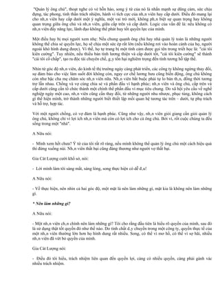 "Quản lý ông chủ", thoạt nghe có vẻ hỗn hào, song ý tứ của nó là nhấn mạnh sự dũng cảm, sức chịu
đựng, tác phong, tinh thần trách nhiệm, hành vi tích cực của nhân viên hay cấp dưới. Điều đó mang lại
cho nhân viên hay cấp dưới một ý nghĩa, một vai trò mới, không phân biệt sự quan trọng hay không
quan trọng giữa ông chủ và nhân viên, giữa cấp trên và cấp dưới. Logic của vấn đề là: nếu không có
nhân viên đầy năng lực, lãnh đạo không thể phát huy tốt quyền lực của mình.

Một điều hay bị mọi người xem nhẹ: Nếu chung quanh ông chủ hay nhà quản lý toàn là những người
không thể chia sẻ quyền lực, họ sẽ chịu một sức ép rất lớn (nếu không rơi vào hoàn cảnh của họ, người
ngoài khó hình dung được). Vì thế, họ tự trang bị một tình cảm được gọi tên trong triết học là: "cái tôi
kiên cường". Tuy nhiên, nếu thiếu bản tính lương thiện và cấp dưới tốt, "cái tôi kiên cường" sẽ thành
"cái tôi cố chấp", tạo ra độc tài chuyên chế, gây tổn hại nghiêm trọng đến tính tương hỗ tập thể.

Nhìn từ góc độ nhân viên, do kinh tế thị trường ngày càng phát triển, các công ty không ngừng thay đổi,
sự đảm bảo cho việc làm suốt đời không còn, ngay cơ chế lương hưu cũng biến động, ông chủ không
còn như bậc cha mẹ chăm sóc nhân viên nữa. Nhân viên bắt buộc phải tự lo bản thân, đồng thời tương
trợ lẫn nhau. Chồng và vợ cùng chia sẻ và phấn đấu vì hạnh phúc; nhân viên và ông chủ, cấp trên và
cấp dưới cũng cần tổ chức thành một chính thể phấn đấu vì mục tiêu chung. Do xã hội yêu cầu về nghề
nghiệp ngày một cao, nhân viên cũng cần thay đổi, từ những người nhu nhược, phục tùng, không cách
gì thể hiện mình, trở thành những người biết thiết lập mối quan hệ tương tác trên – dưới, tự phụ trách
và hỗ trợ, hợp tác.

Với một người chồng, có vợ đảm là hạnh phúc. Cũng như vậy, nhân viên giỏi giang cần giỏi quản lý
ông chủ, không chỉ vì lợi ích nhân viên mà còn có lợi ích cho cả ông chủ. Bởi vì, rốt cuộc chúng ta đều
sống trong một "nhà".

A Nữu nói:

- Mình xem hết chưa? Ý tứ của tôi rất rõ ràng, nếu mình không thể quản lý ông chủ một cách hiệu quả
thì đừng xuống núi. Nhân viên thất bại cũng đáng thương như người vợ thất bại.

Gia Cát Lượng cười khổ sở, nói:

- Lời mình làm tôi sáng mắt, sáng lòng, song thực hiện có dễ đâu!

A Nữu nói:

- Về thực hiện, nên nhìn cả hai góc độ, một mặt là nên làm những gì, mặt kia là không nên làm những
gì.

* Nên làm những gì?

A Nữu nói:

- Một nhân viên chân chính nên làm những gì? Tôi cho rằng đầu tiên là hiểu rõ quyền của mình, sau đó
là sử dụng thật tốt quyền đó như thế nào. Do tính chất dây chuyền trong một công ty, quyền thực tế của
một nhân viên thường lớn hơn họ hình dung rất nhiều. Song, có thể vì mơ hồ, có thể vì sợ hãi, nhiều
nhân viên đã vứt bỏ quyền của mình.

Gia Cát Lượng nói:

- Điều đó tôi hiểu, trách nhiệm liên quan đến quyền lợi, càng có nhiều quyền, càng phải gánh vác
nhiều trách nhiệm.
 